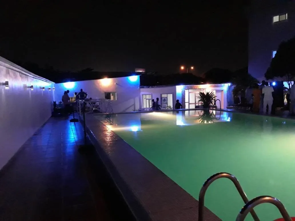 Presken Hotel (Awolowo way)