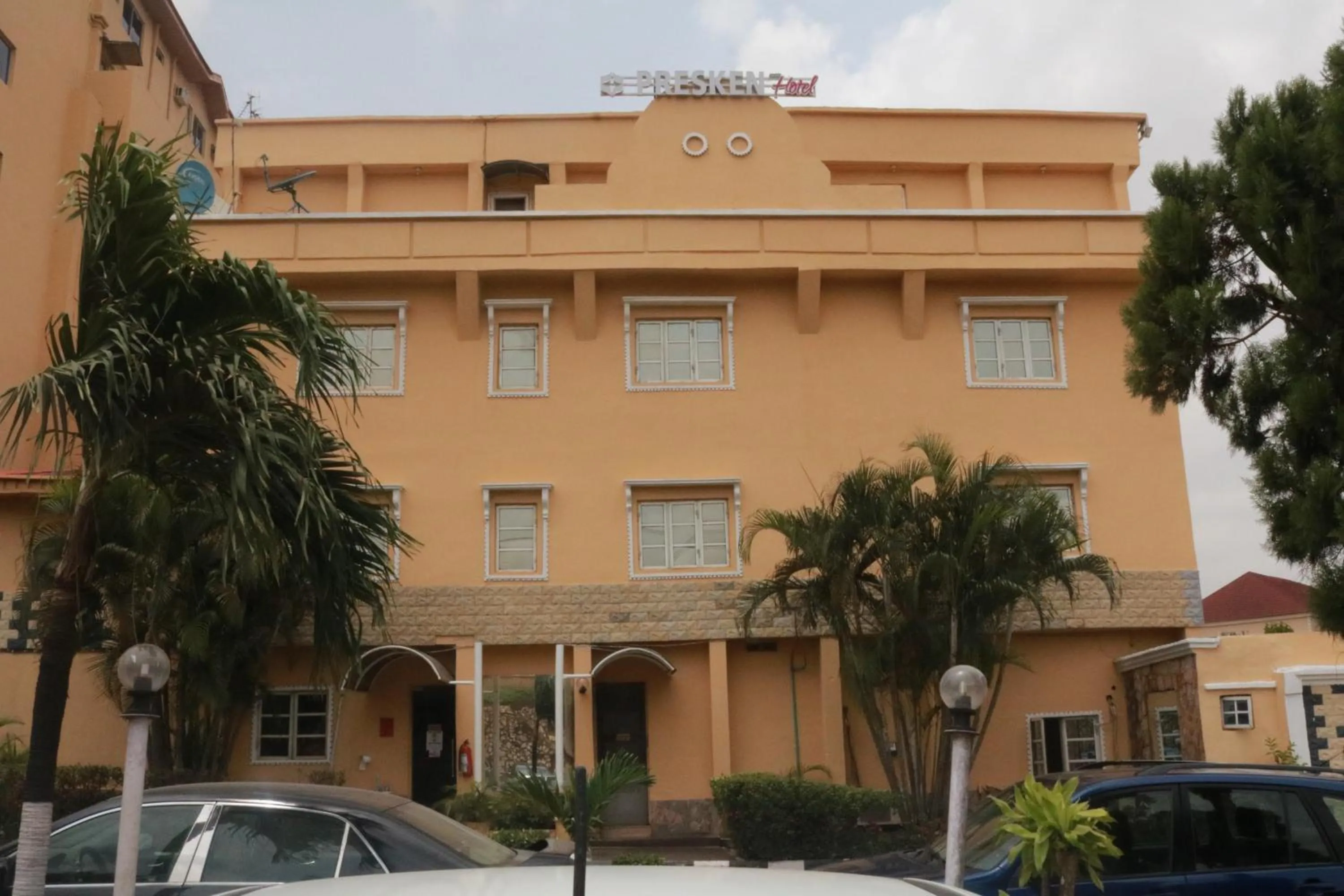 Presken Hotel (Awolowo way)