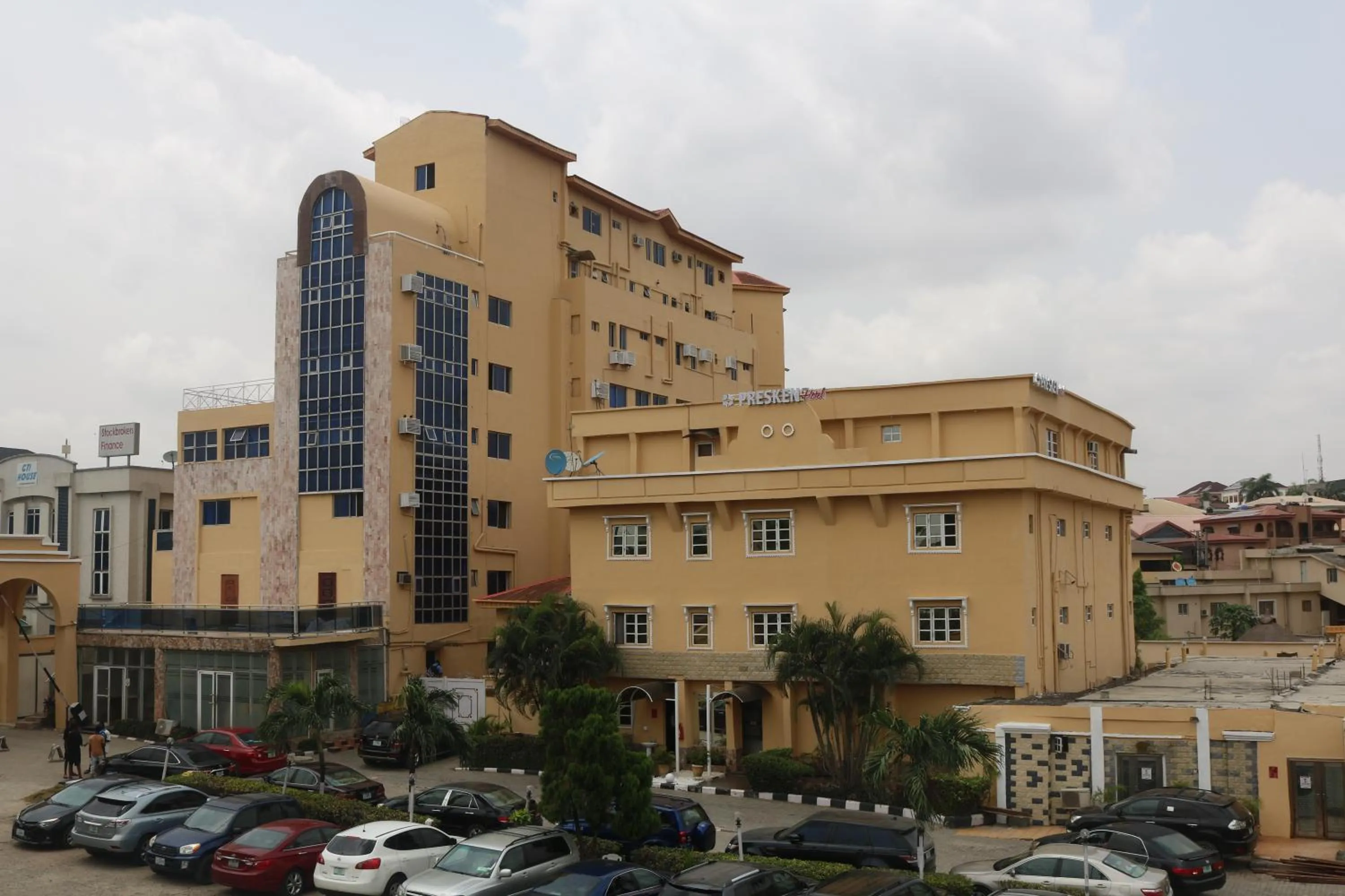 Presken Hotel (Awolowo way)