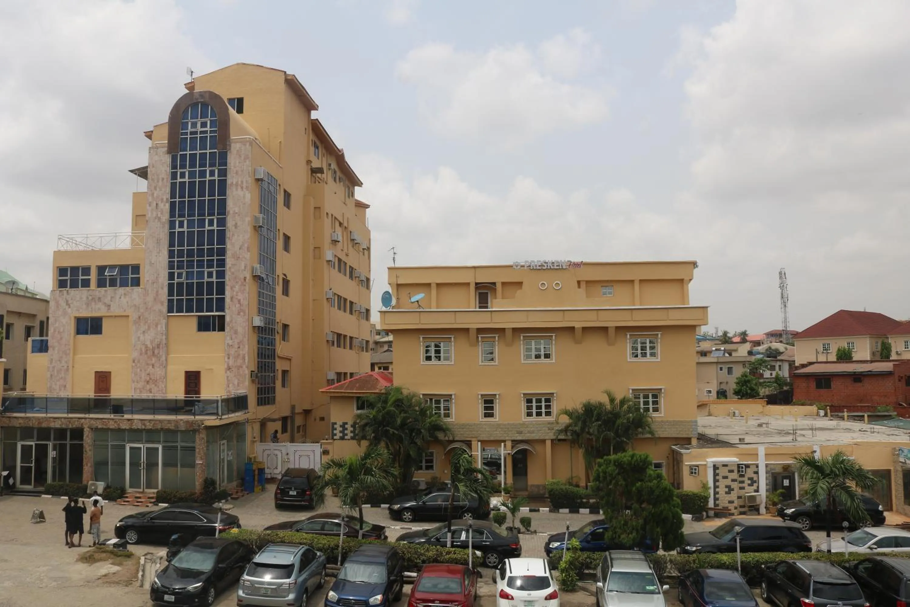 Presken Hotel (Awolowo way)