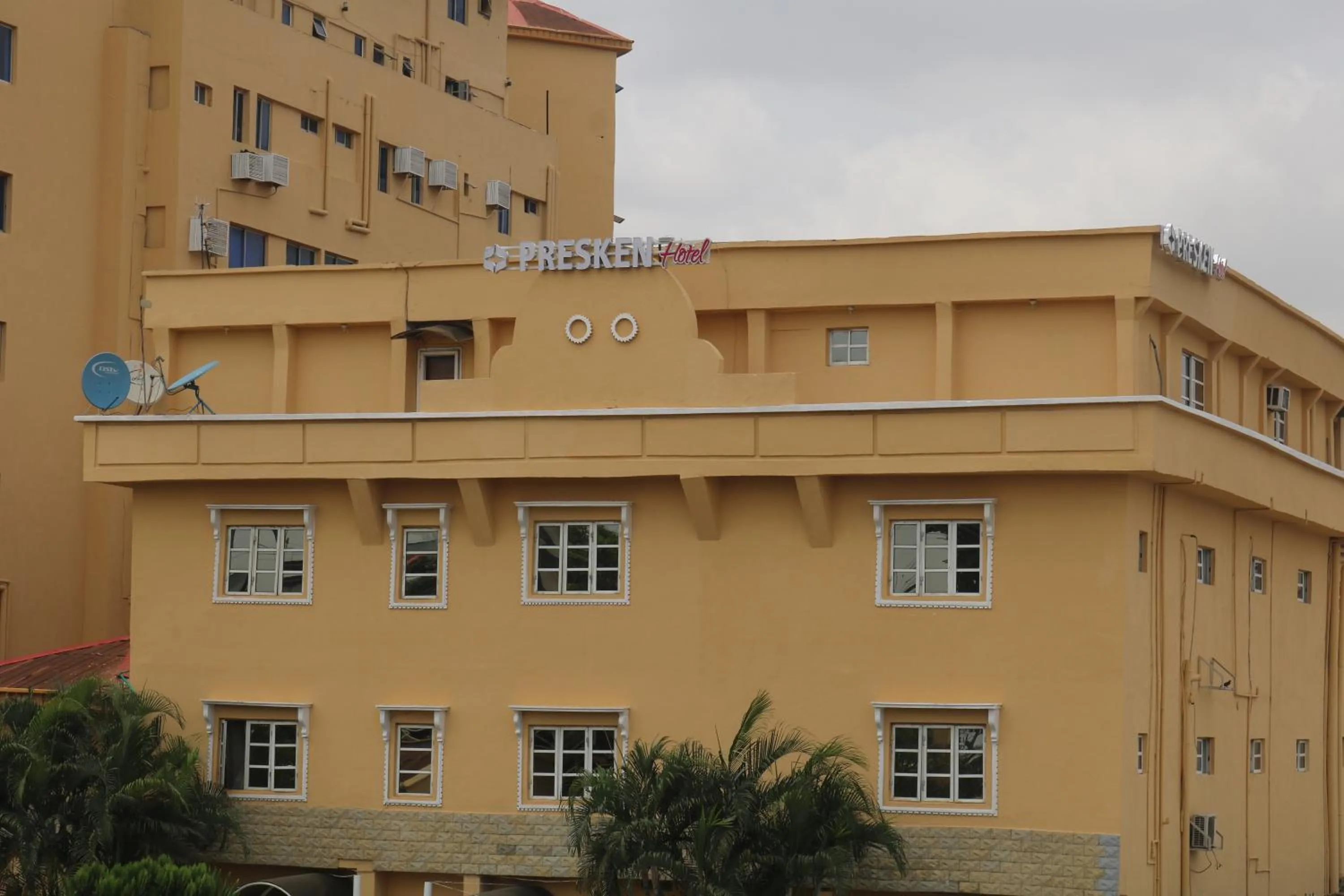Presken Hotel (Awolowo way)
