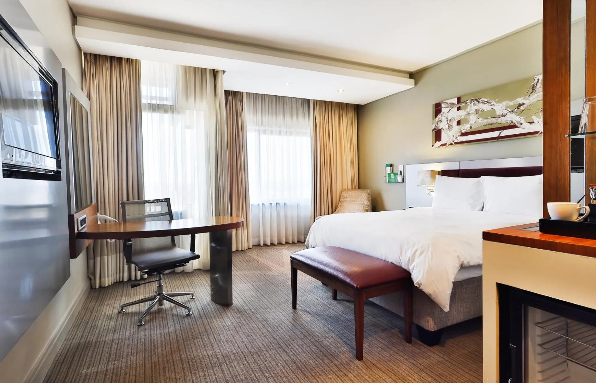Photo of the whole room, Bed in Holiday Inn Johannesburg-Rosebank by IHG