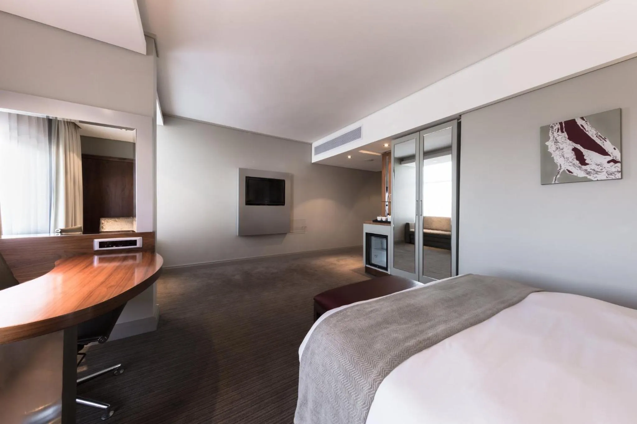 Photo of the whole room, Bed in Holiday Inn Johannesburg-Rosebank by IHG