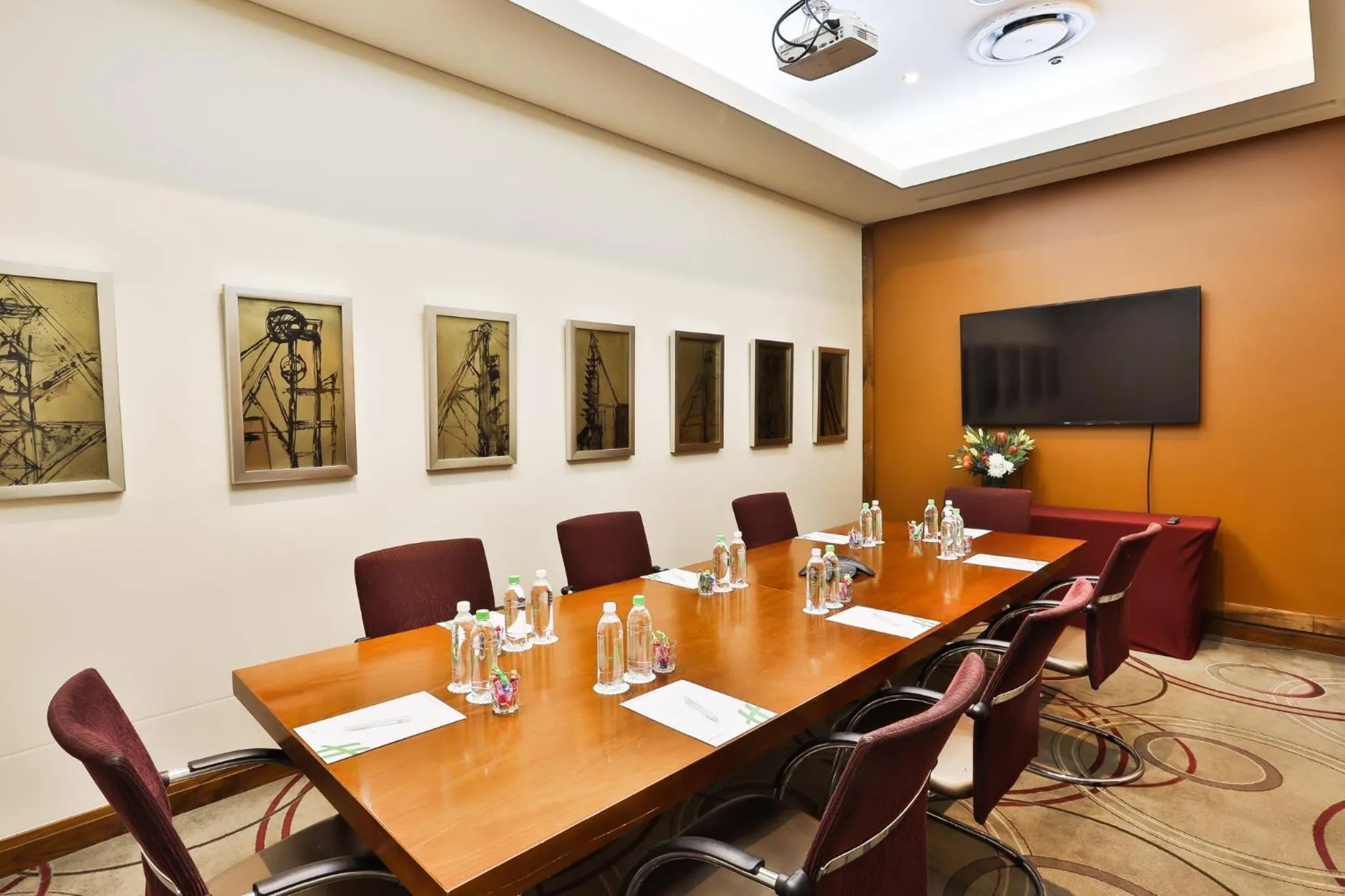 Meeting/conference room in Holiday Inn Johannesburg-Rosebank by IHG