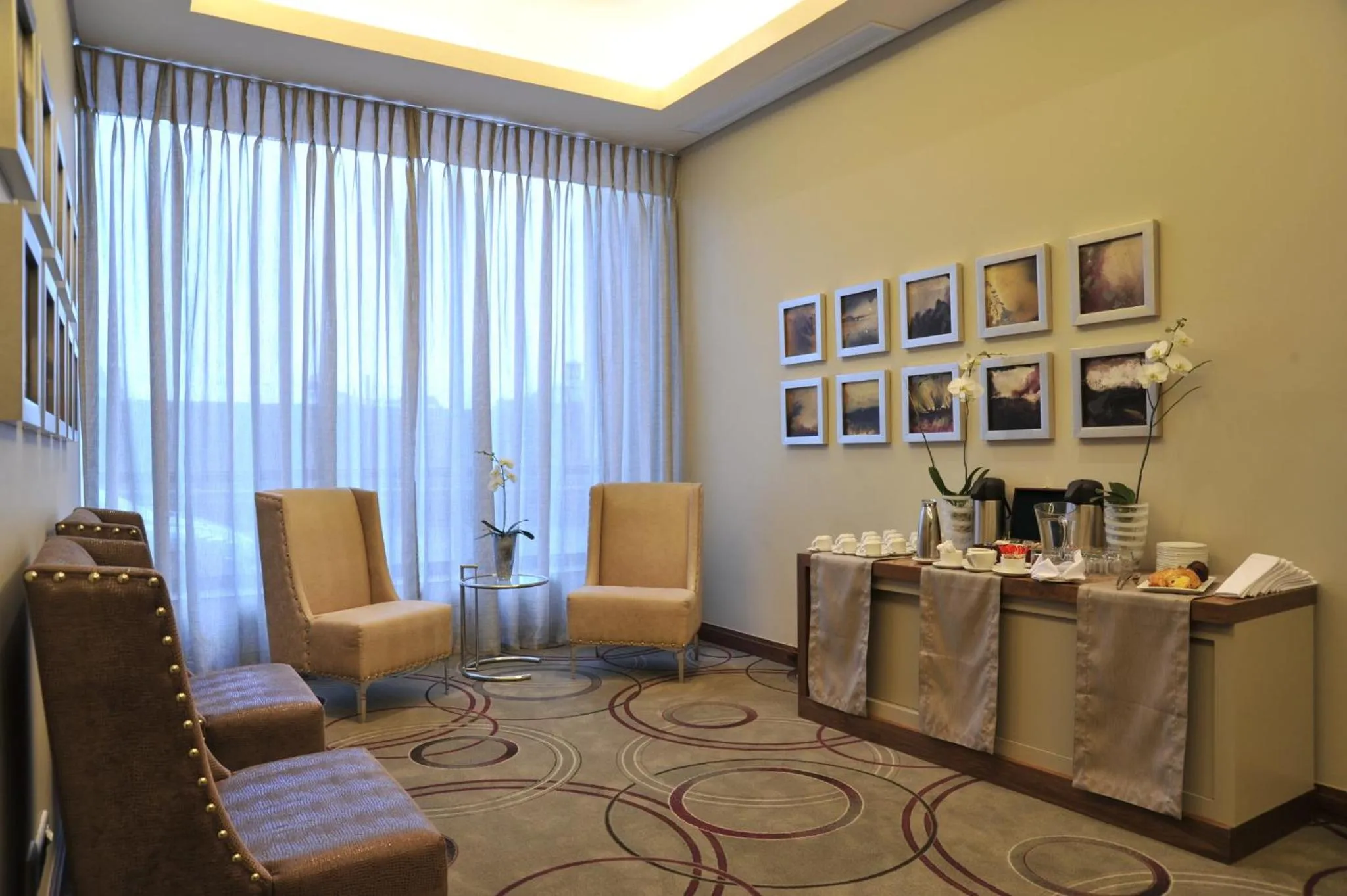 Meeting/conference room in Holiday Inn Johannesburg-Rosebank by IHG