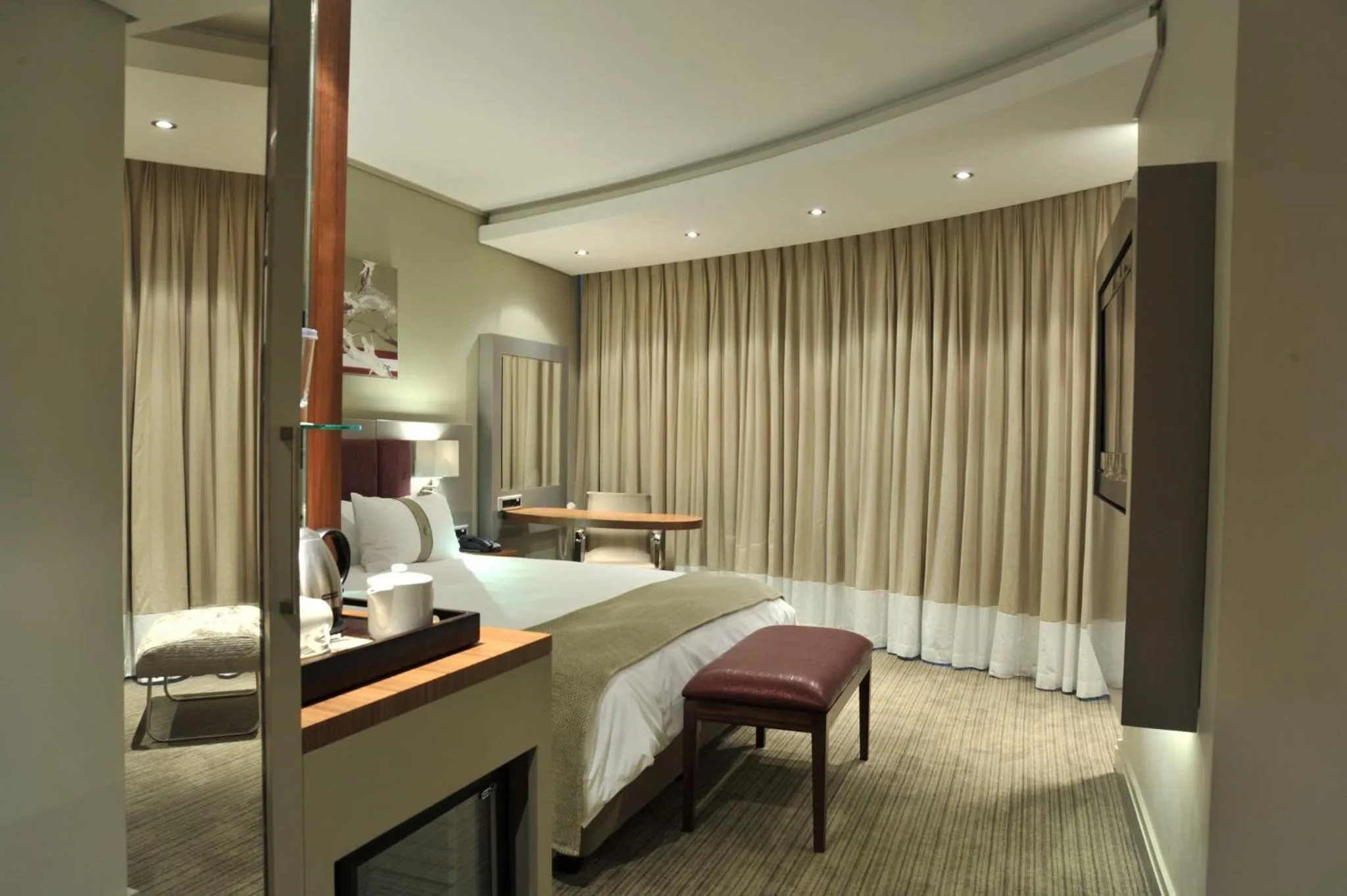 Photo of the whole room, Bed in Holiday Inn Johannesburg-Rosebank by IHG