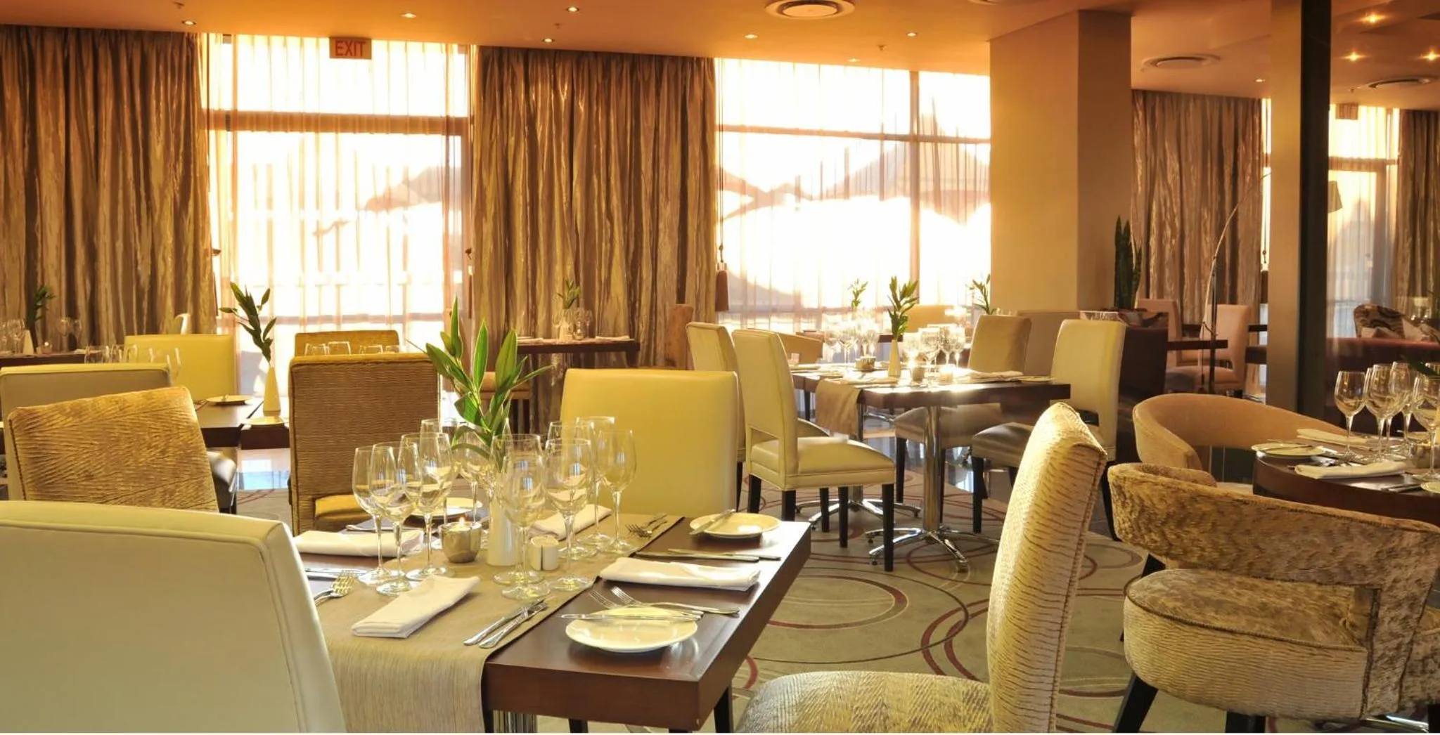 Restaurant/places to eat in Holiday Inn Johannesburg-Rosebank by IHG