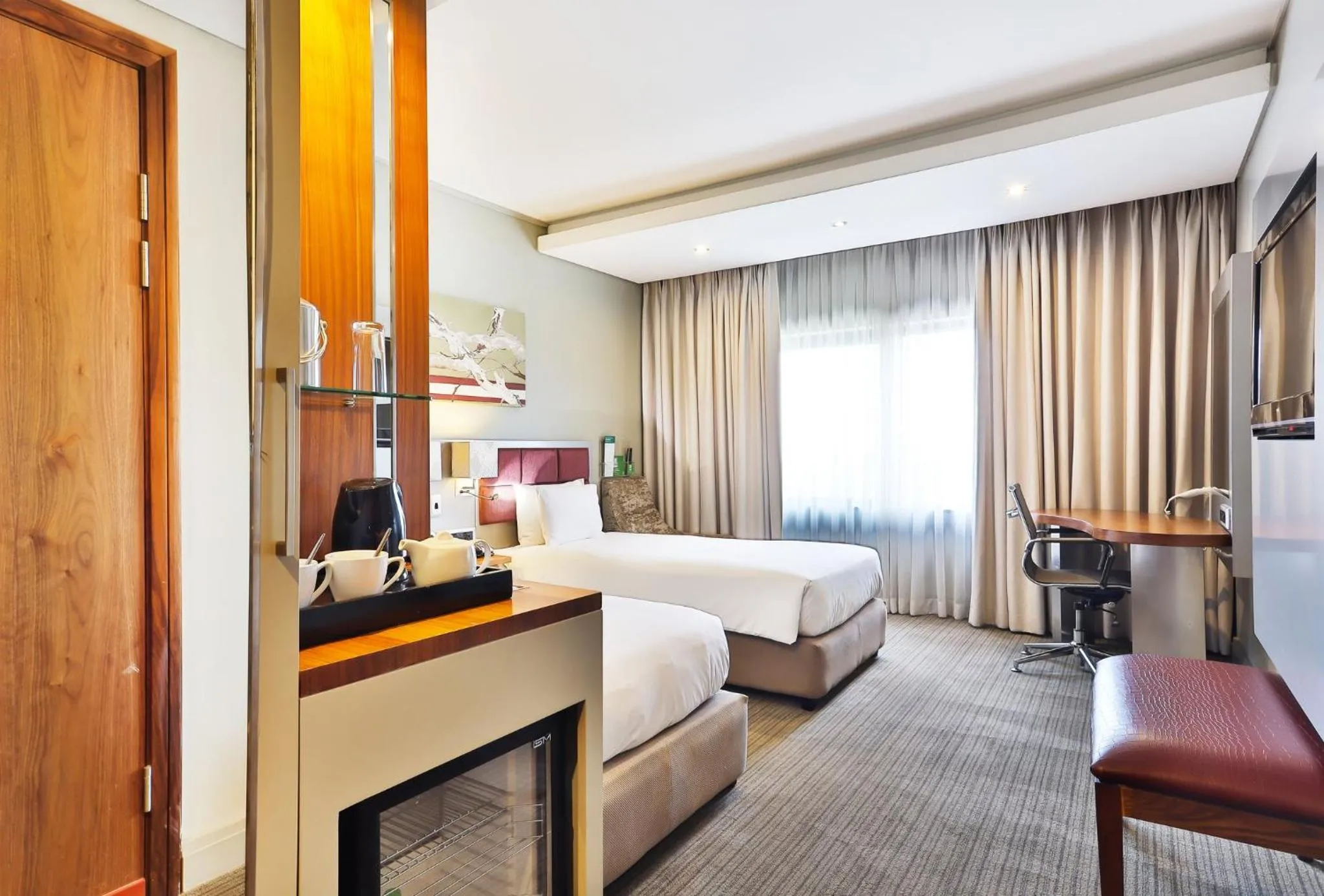 Photo of the whole room, Bed in Holiday Inn Johannesburg-Rosebank by IHG