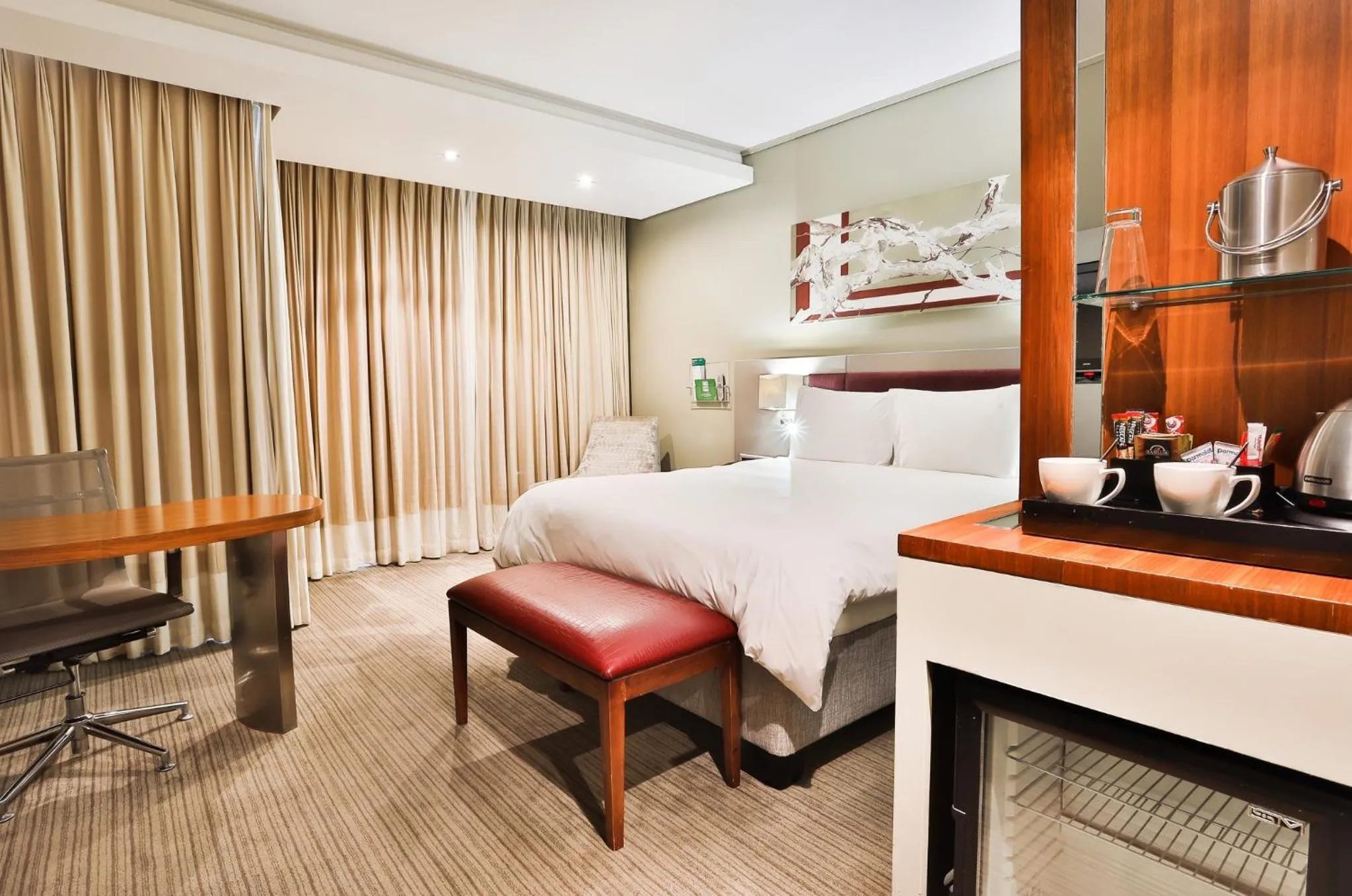 Photo of the whole room, Bed in Holiday Inn Johannesburg-Rosebank by IHG