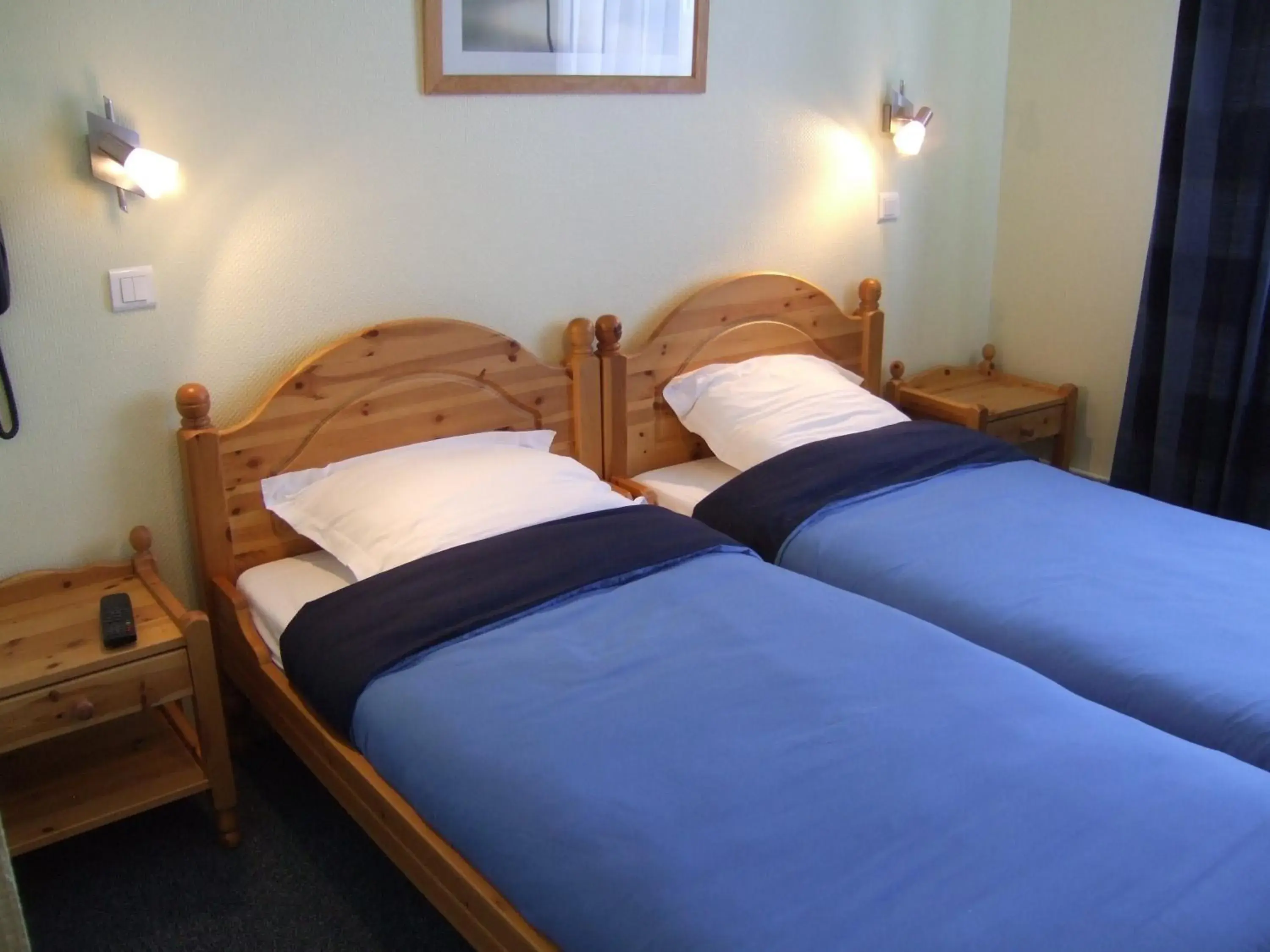 Double Room with Shower in Hôtel Restaurant Wolf Double Room with Shower in Hôtel Restaurant Wolf