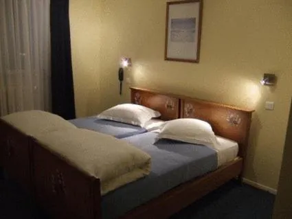 Photo of the whole room, Bed in Hôtel Restaurant Wolf