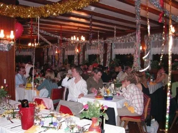 Restaurant/places to eat in Hôtel Restaurant Wolf