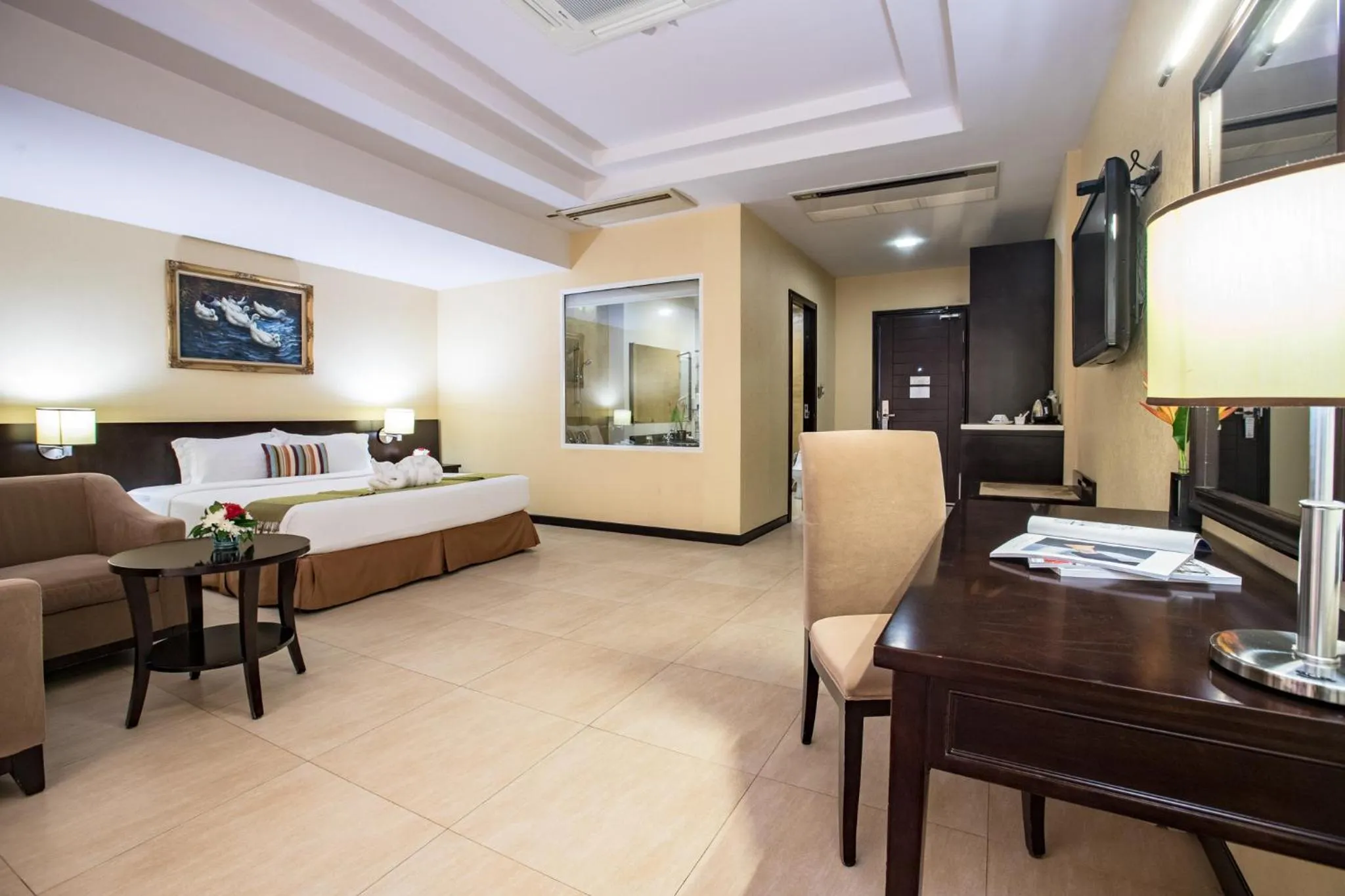 Photo of the whole room, Bed in Leaves Valley Resort