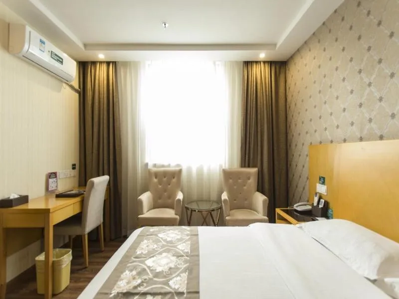 Bed in GreenTree Inn Zhuhai Mingzhu Station Express Hotel