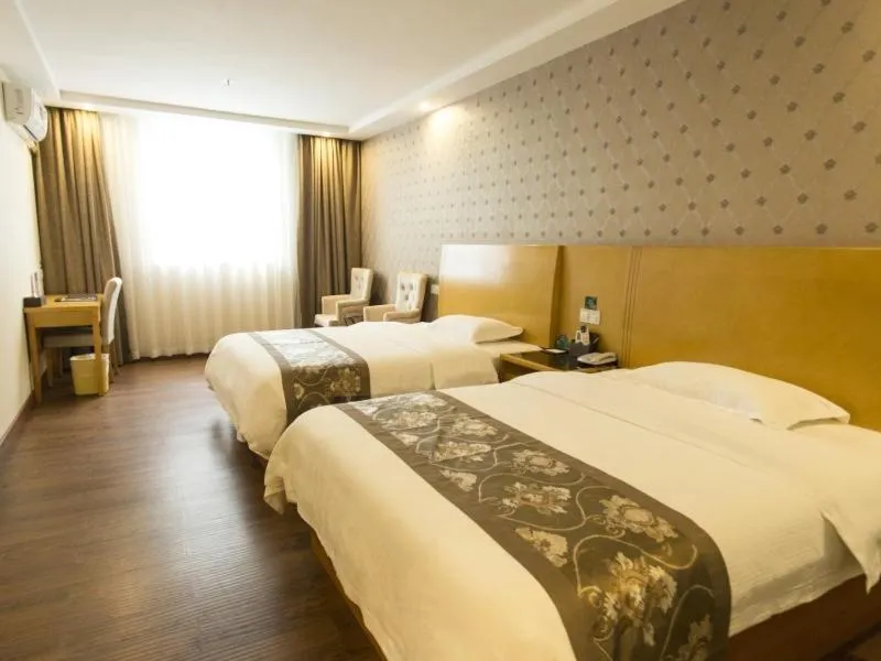 Bed in GreenTree Inn Zhuhai Mingzhu Station Express Hotel