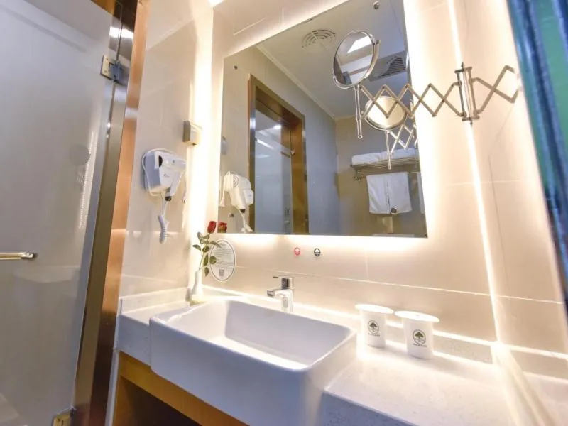 GreenTree Inn Henan Kaifeng Jinming District Jinming Square Little Song City Business Hotel