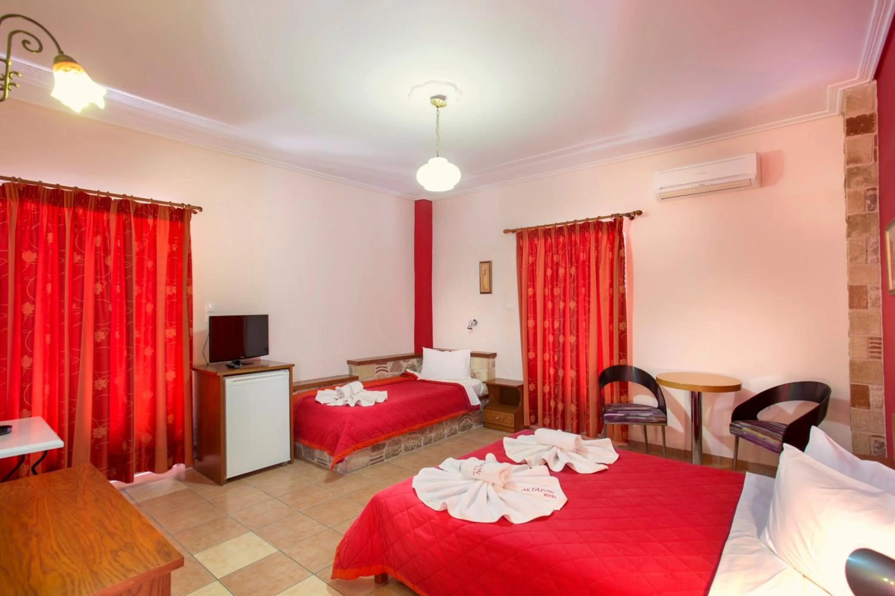 Photo of the whole room, Bed in Aktaion Hotel