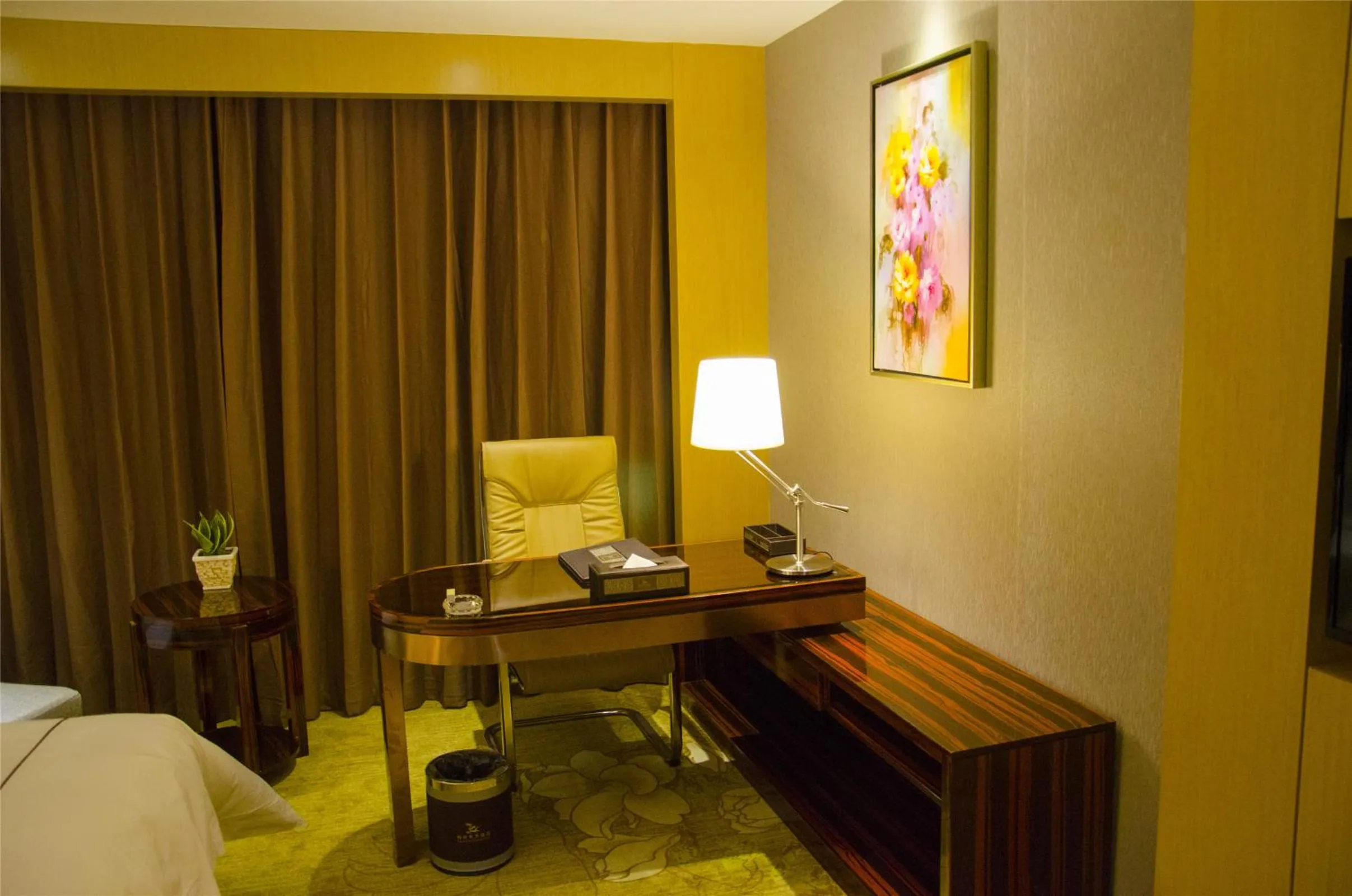 Bed in GreenTree Eastern GuangDong FoShan ShunDe District Huicong City Hotel