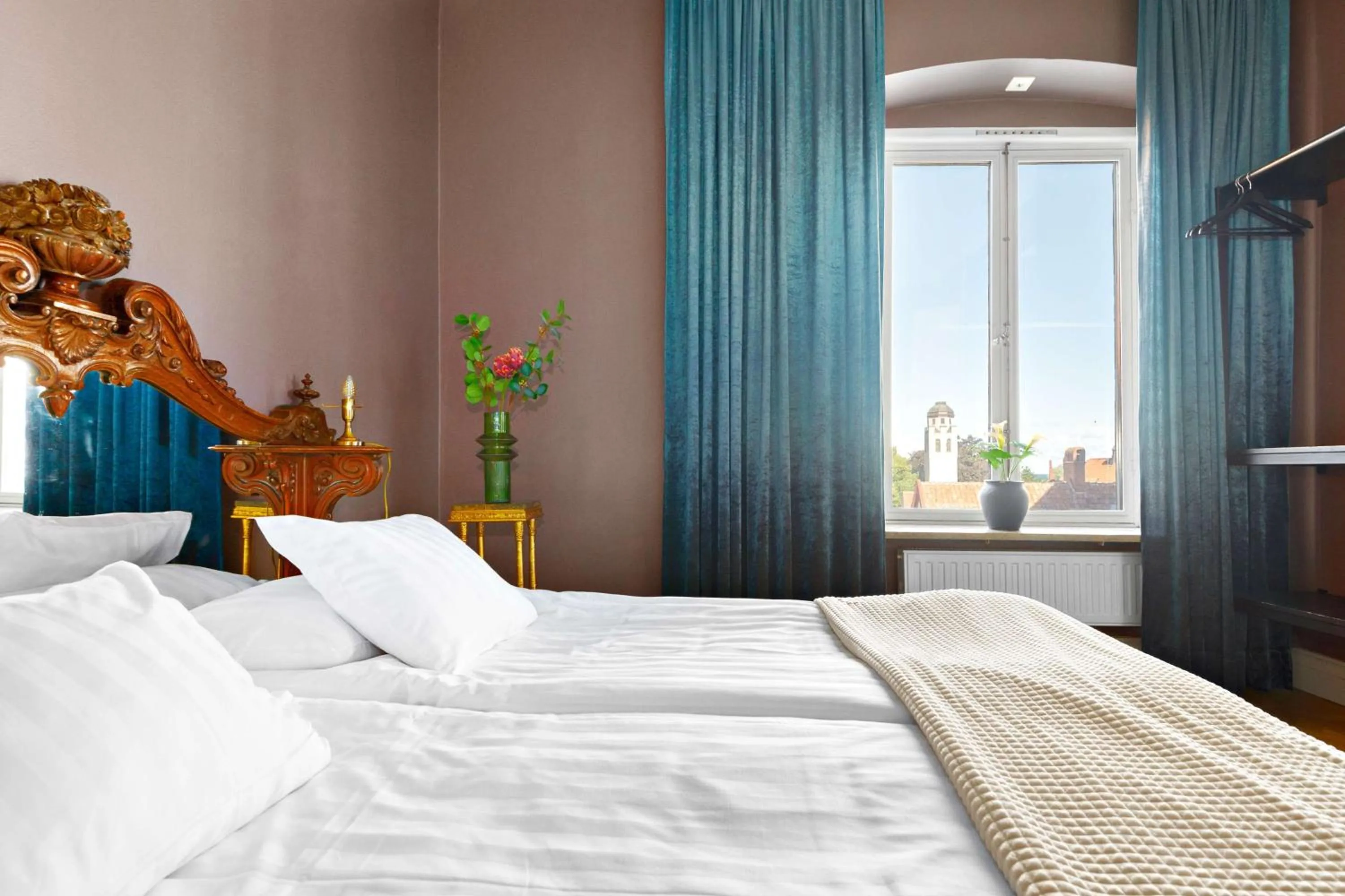 Bedroom, Bed in Donners Hotell