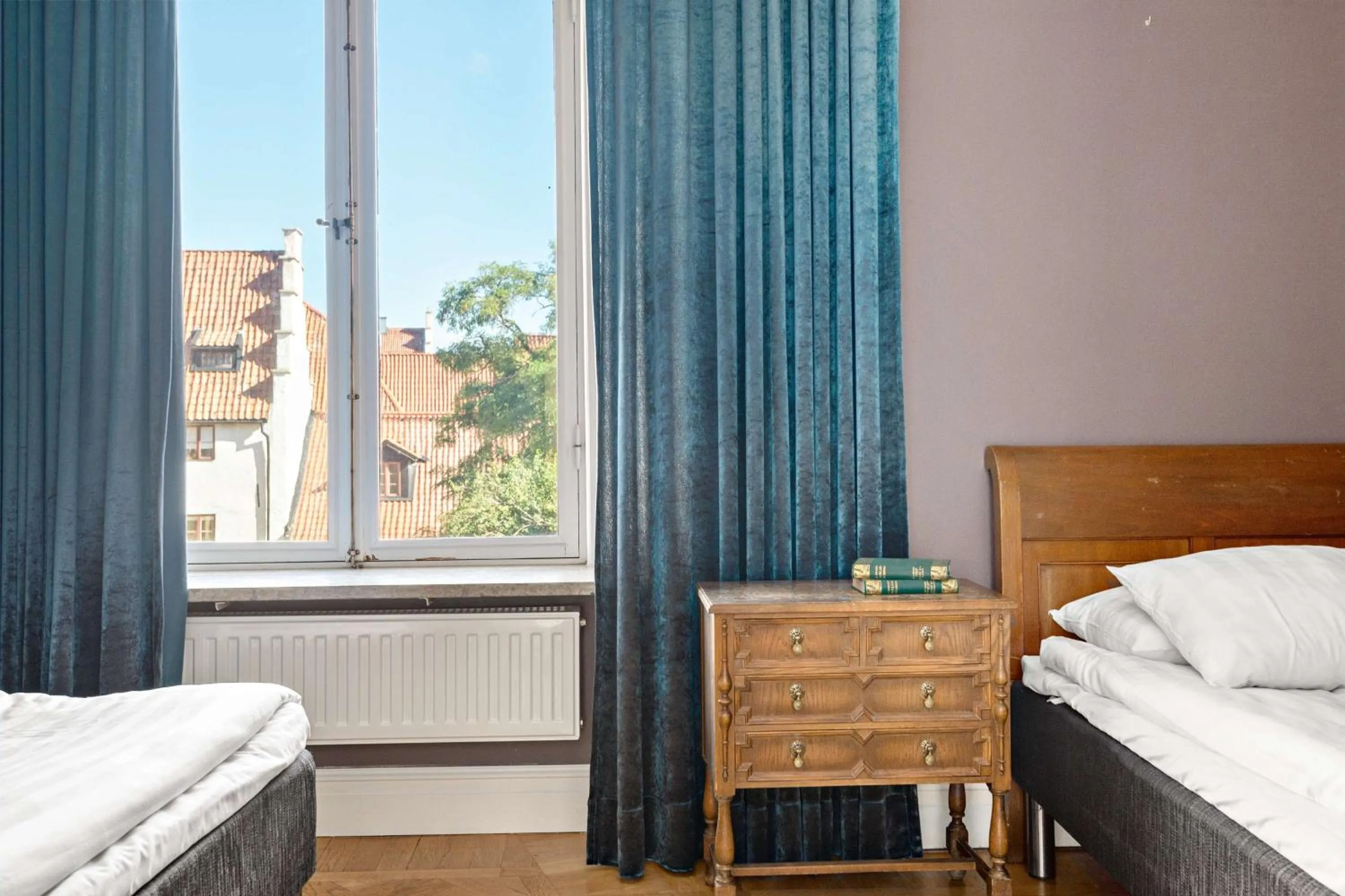 Bedroom, Bed in Donners Hotell