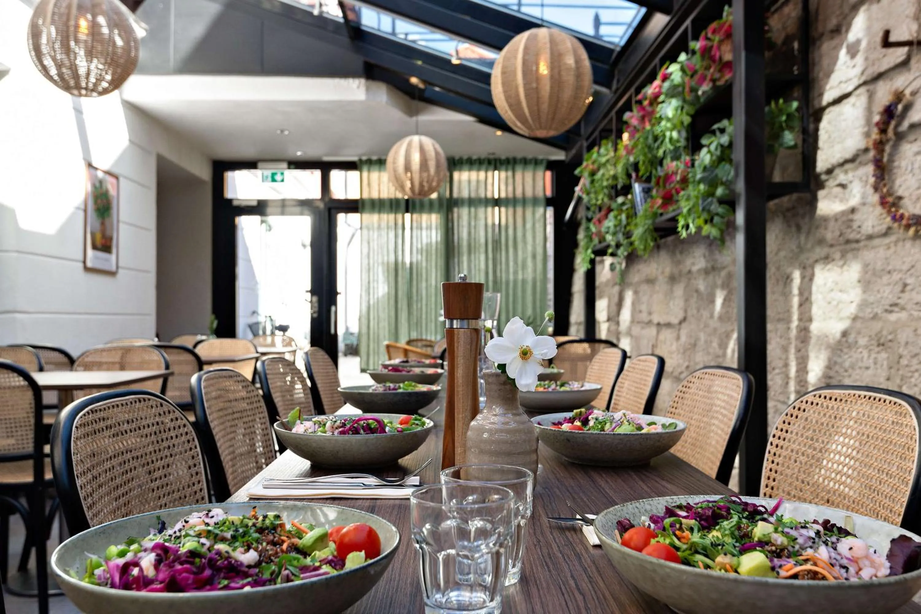 Restaurant/places to eat in Donners Hotell