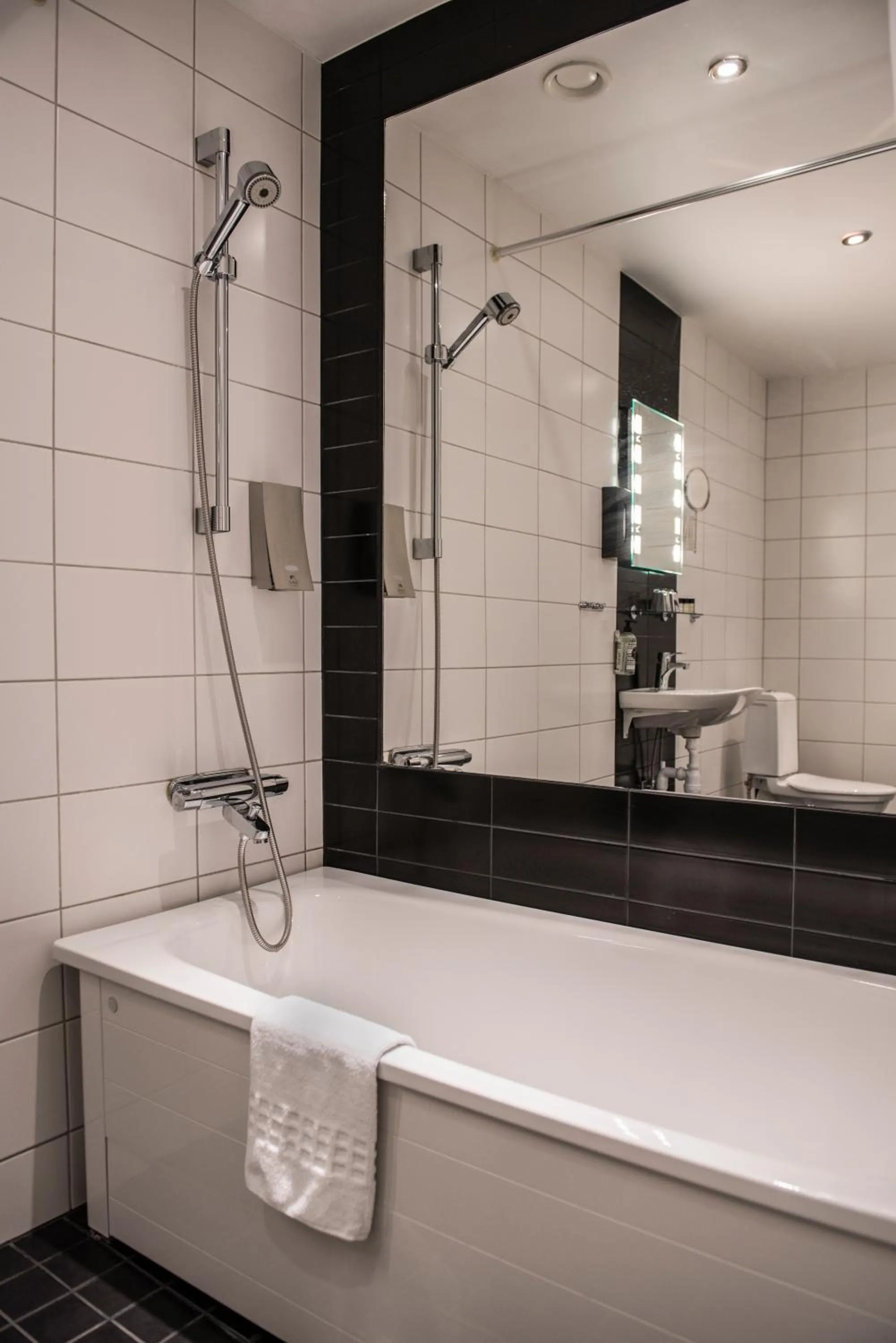 Bathroom in Donners Hotell