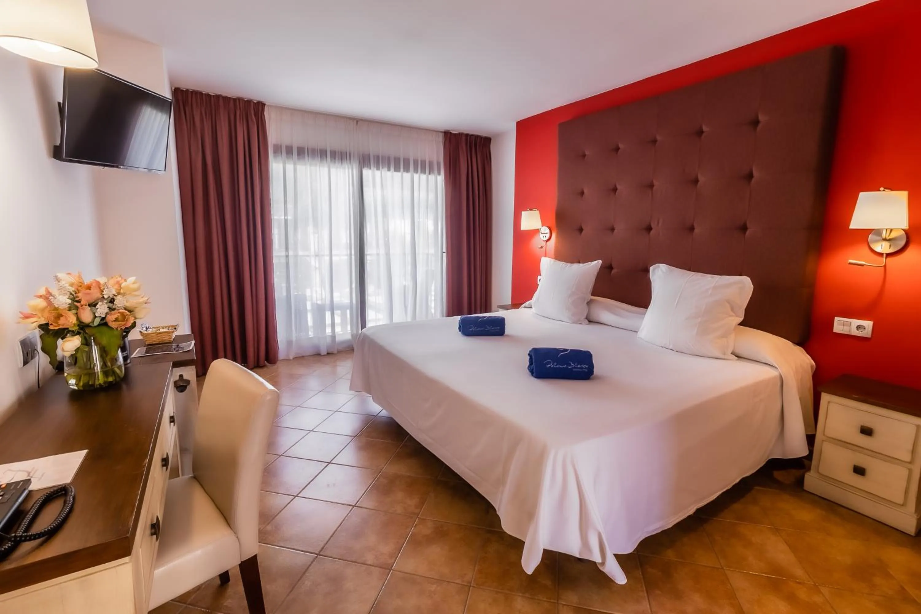 Bedroom, Bed in Paloma Blanca Boutique Hotel