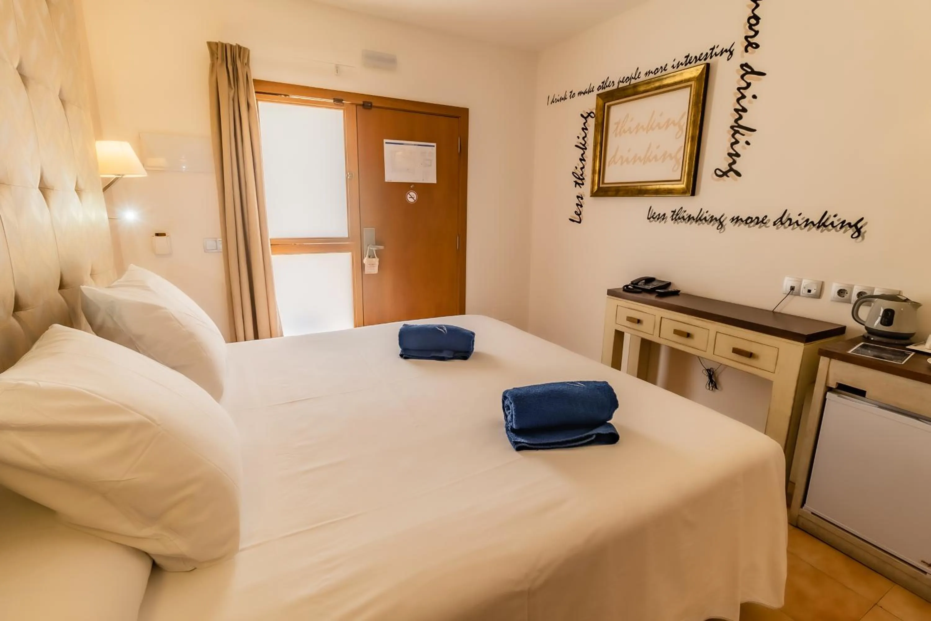 Bedroom, Bed in Paloma Blanca Boutique Hotel