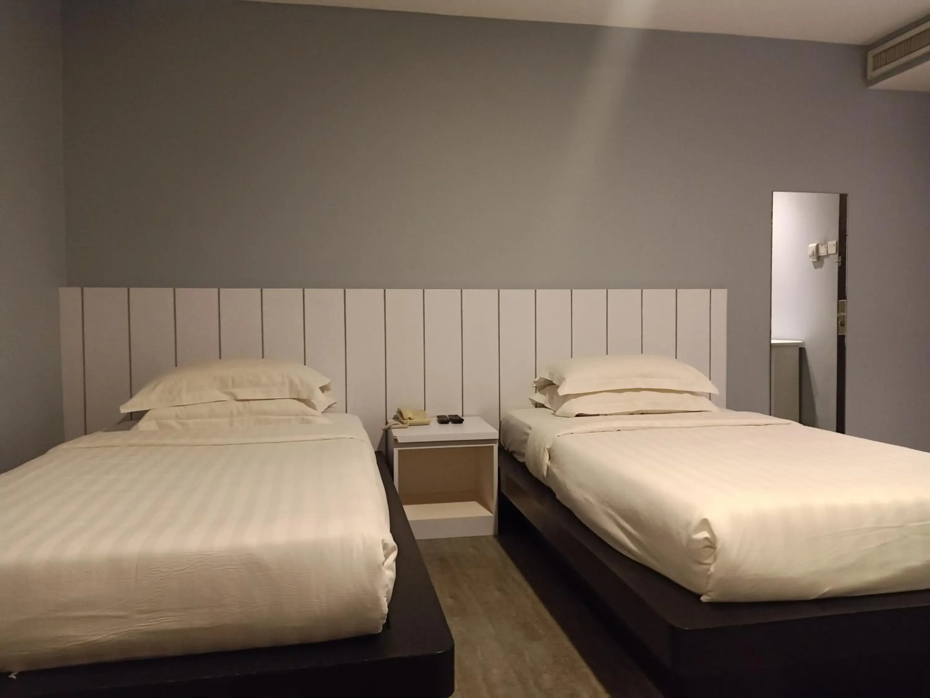 Deluxe Room without Window in Kinabalu Daya Hotel Deluxe Room without Window in Kinabalu Daya Hotel