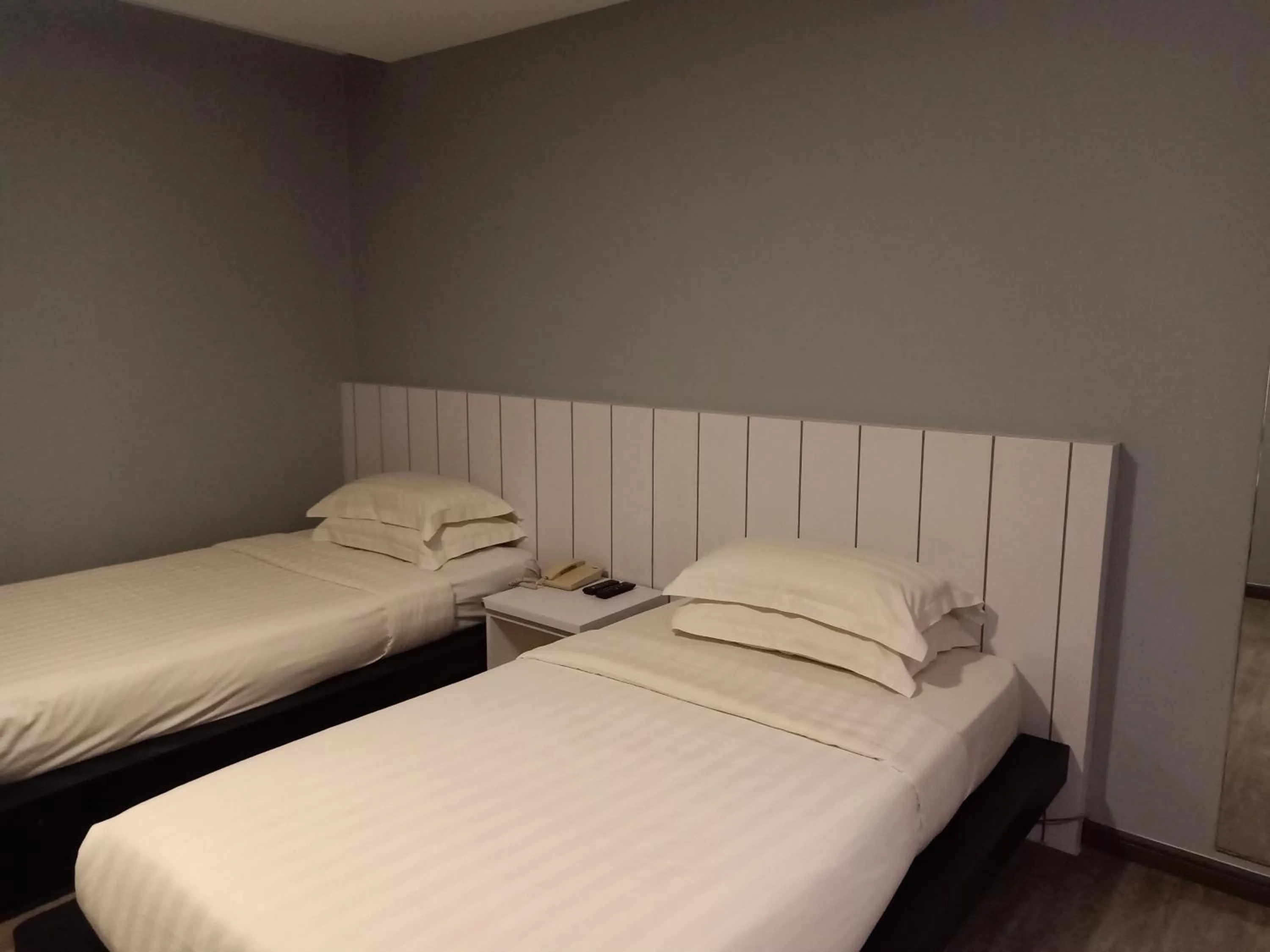 Bedroom, Bed in Kinabalu Daya Hotel