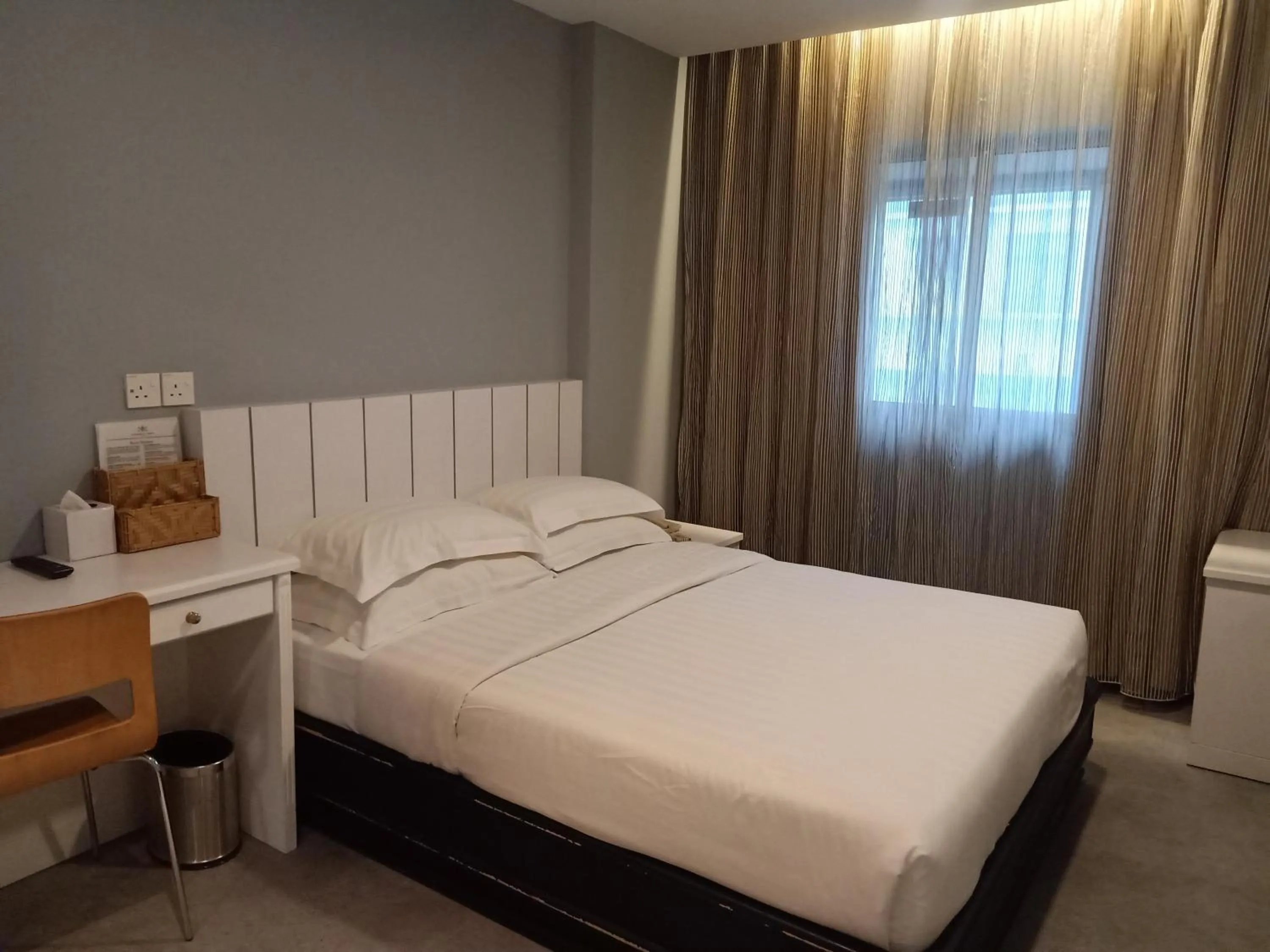 Bedroom, Bed in Kinabalu Daya Hotel