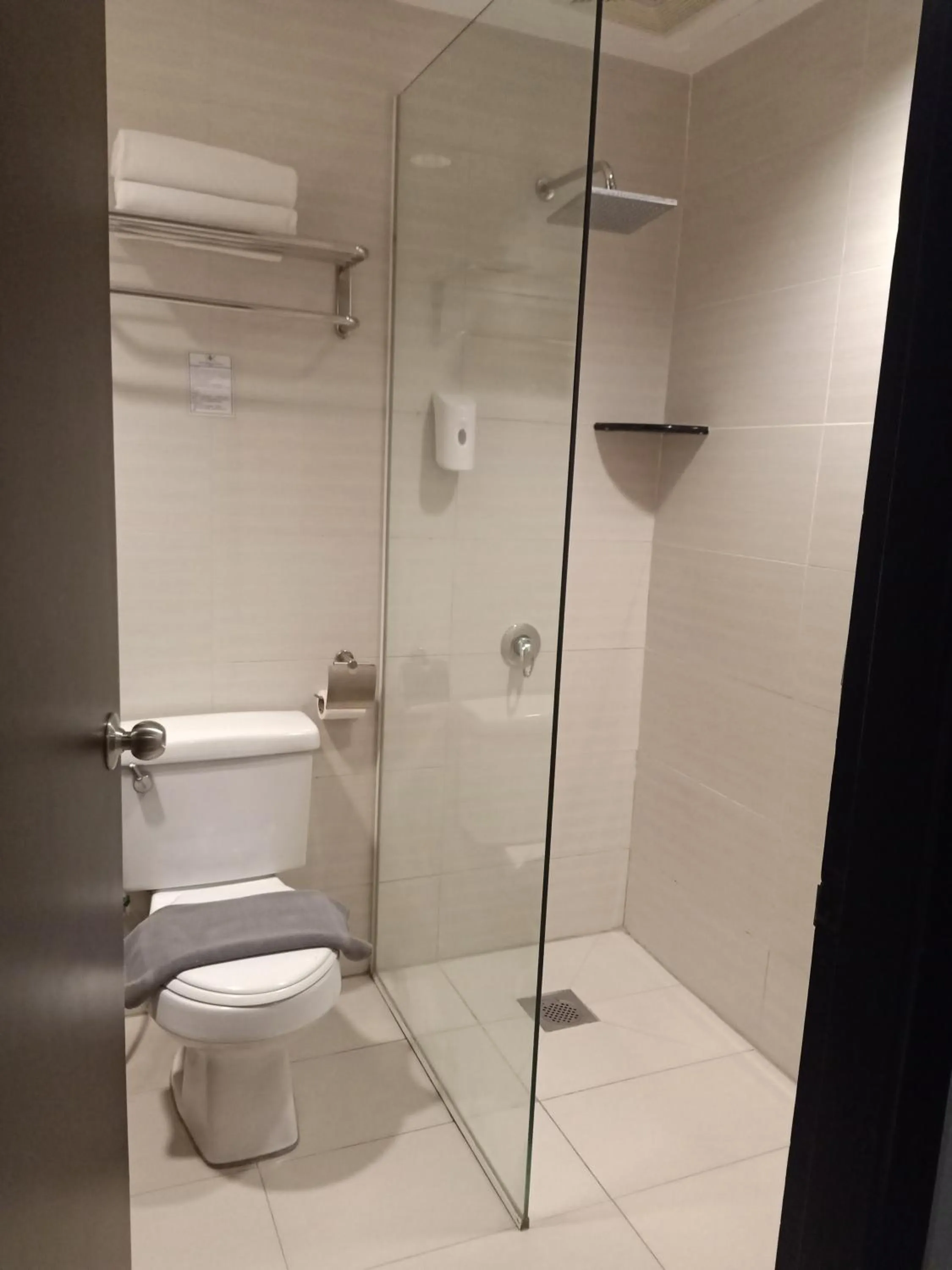 Bathroom in Kinabalu Daya Hotel