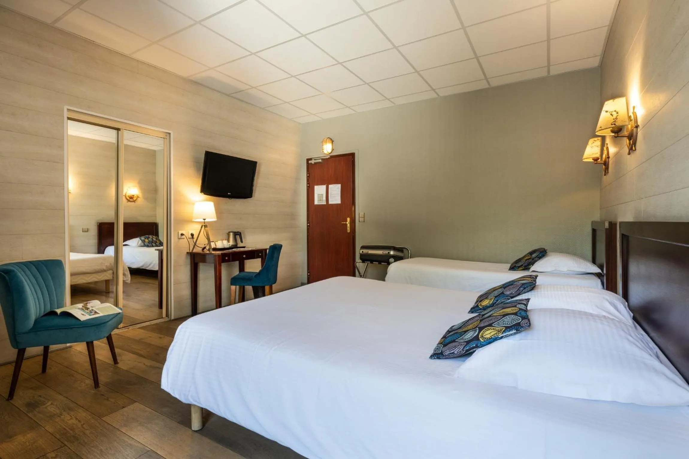 Bedroom, Bed in Hotel Beau Rivage