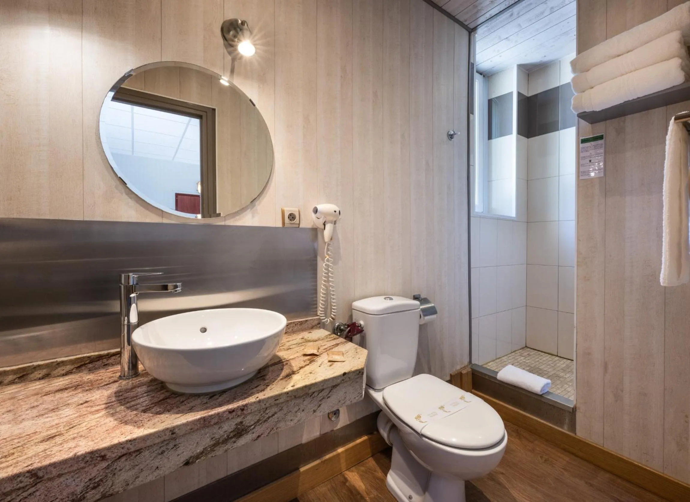 Bathroom in Hotel Beau Rivage