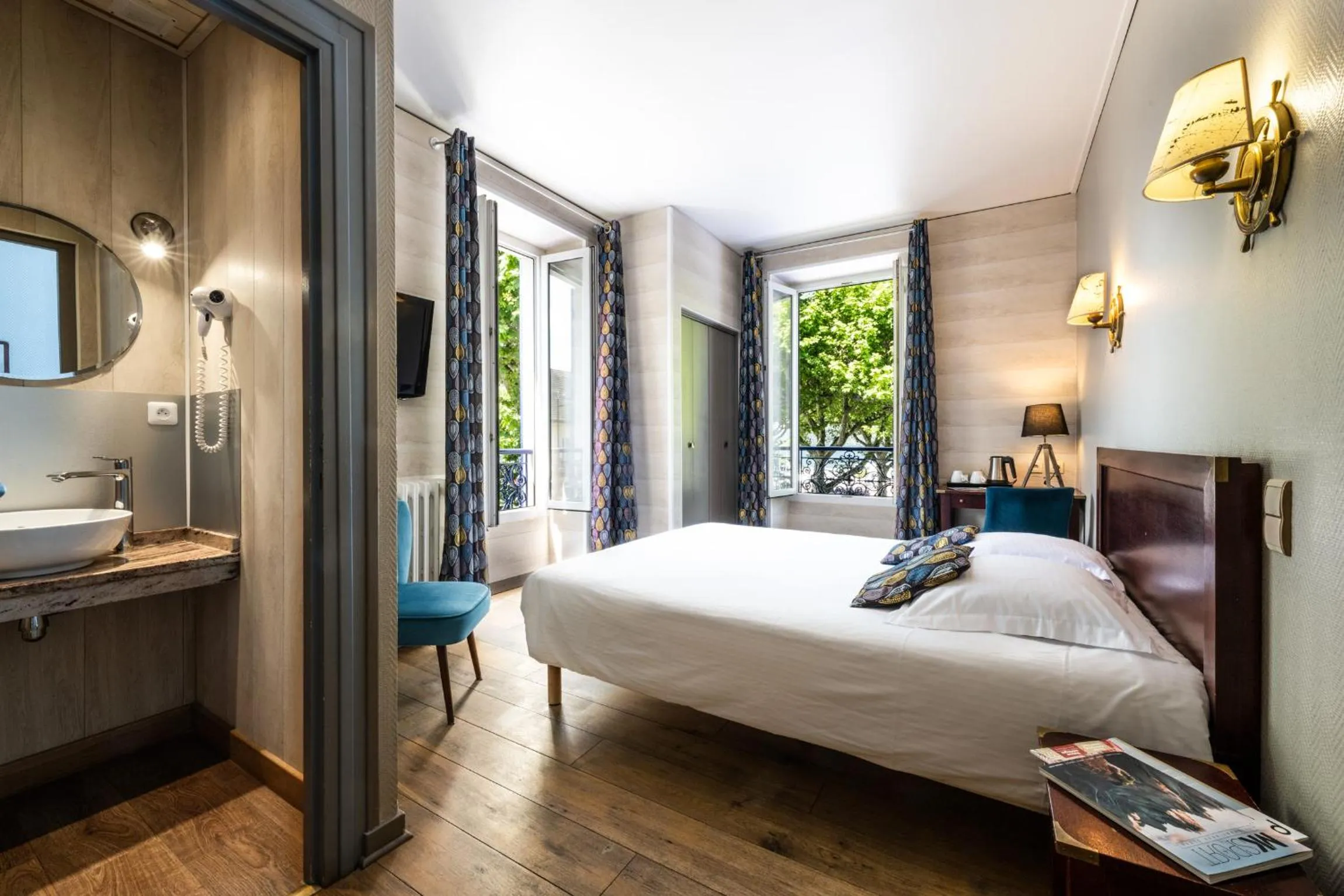 Bedroom, Bed in Hotel Beau Rivage