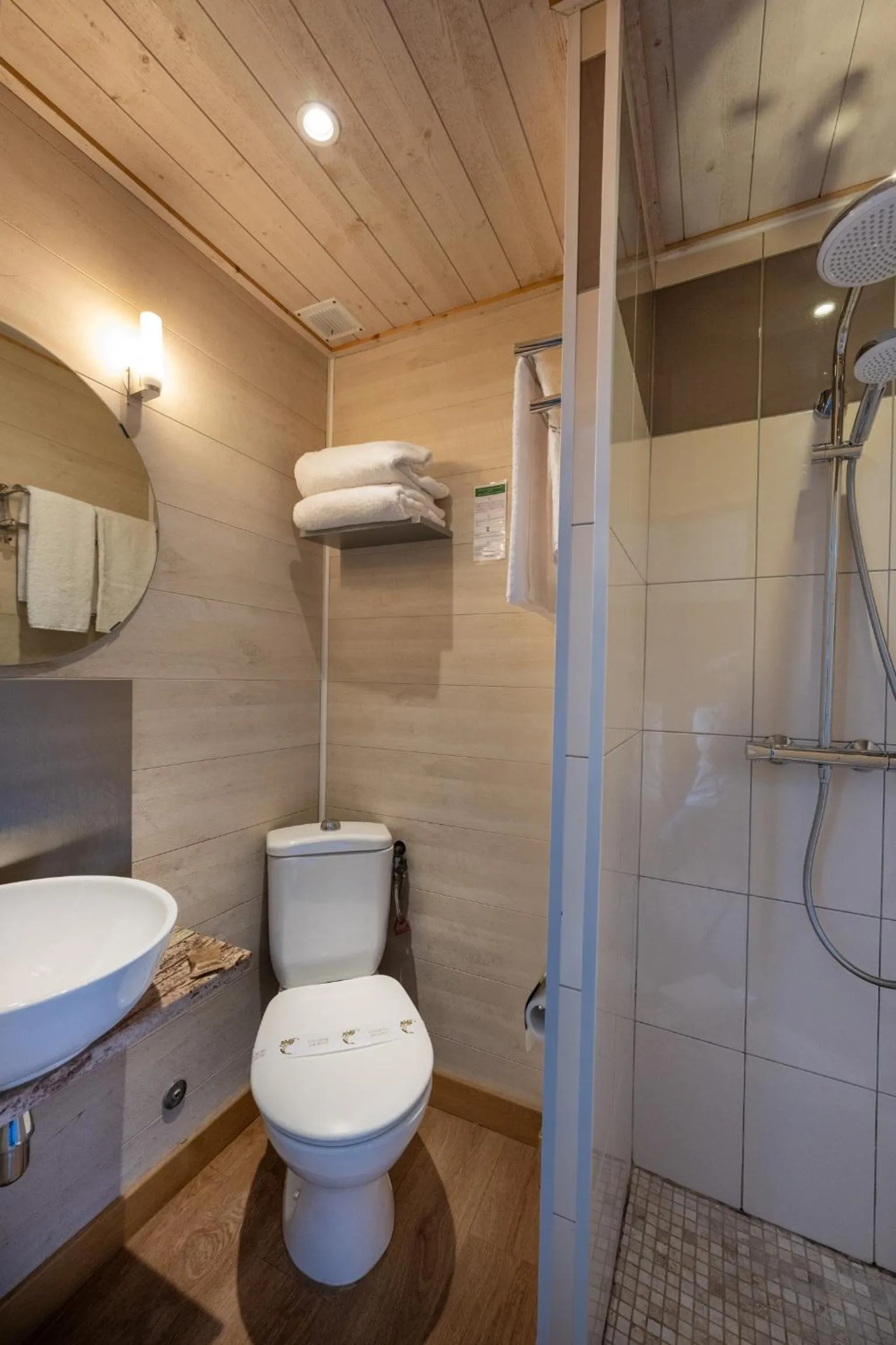Bathroom in Hotel Beau Rivage