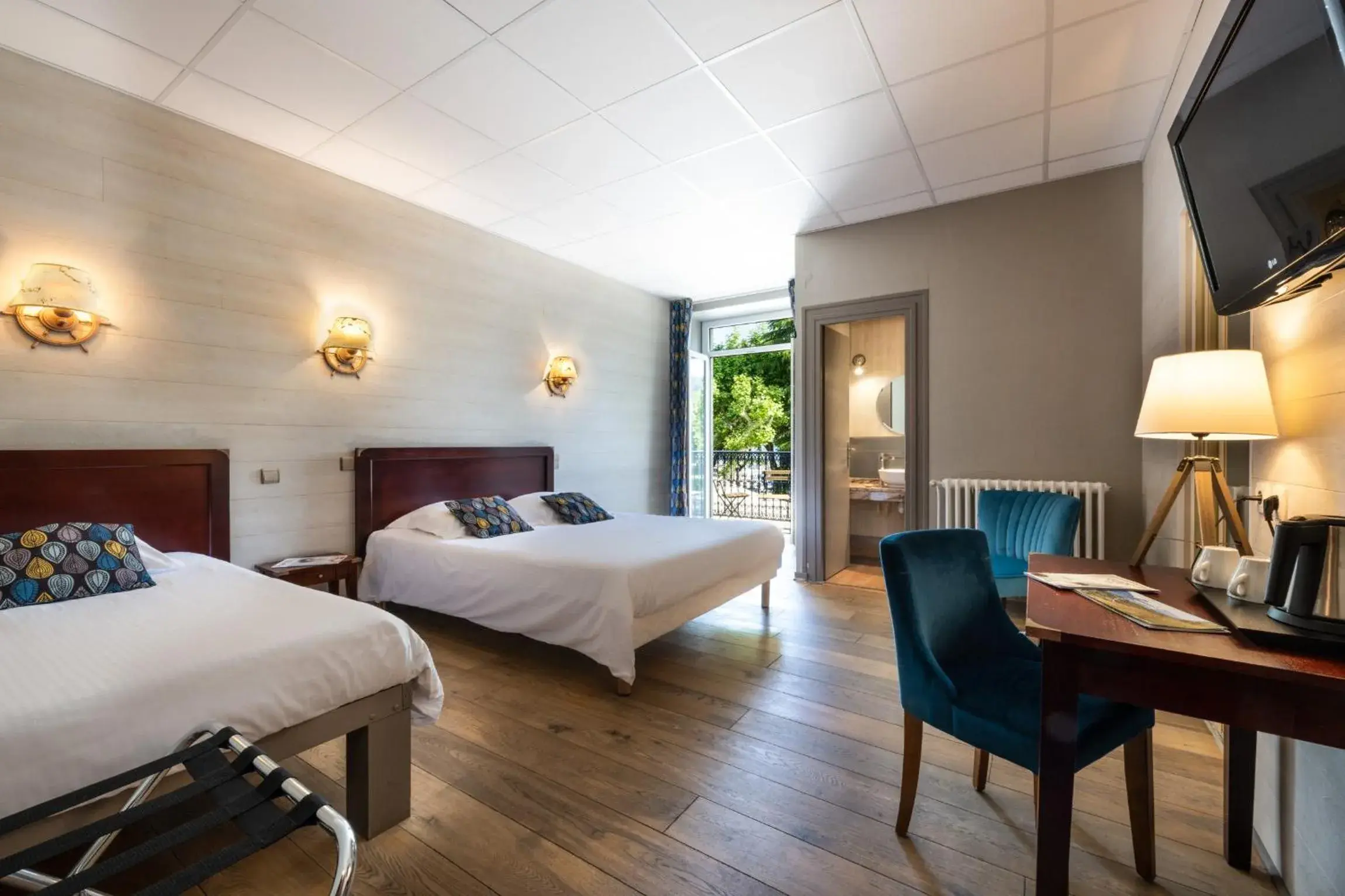 Triple Room in Hotel Beau Rivage Triple Room in Hotel Beau Rivage