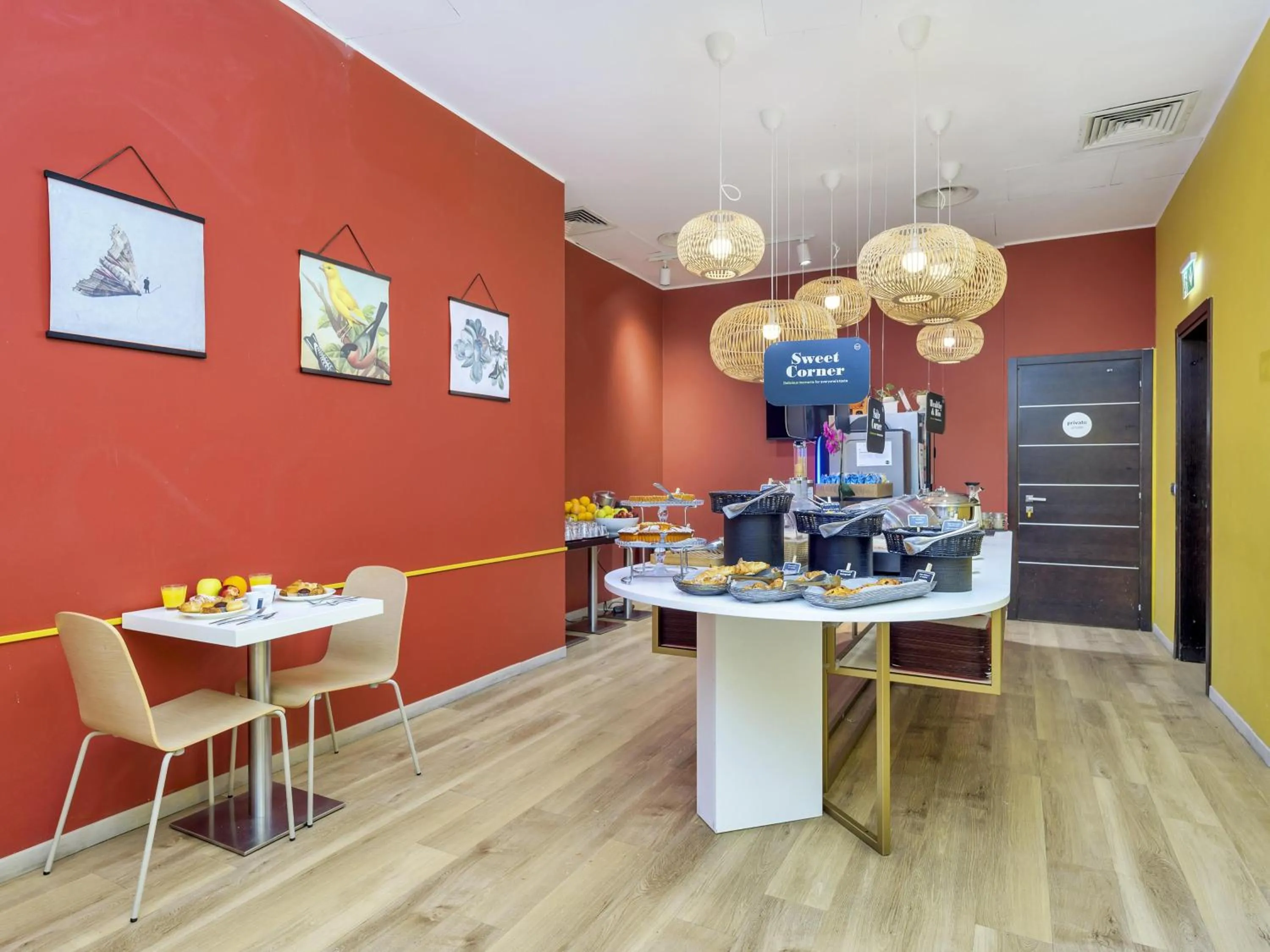 Lobby or reception in B&B Hotel Milano-Monza