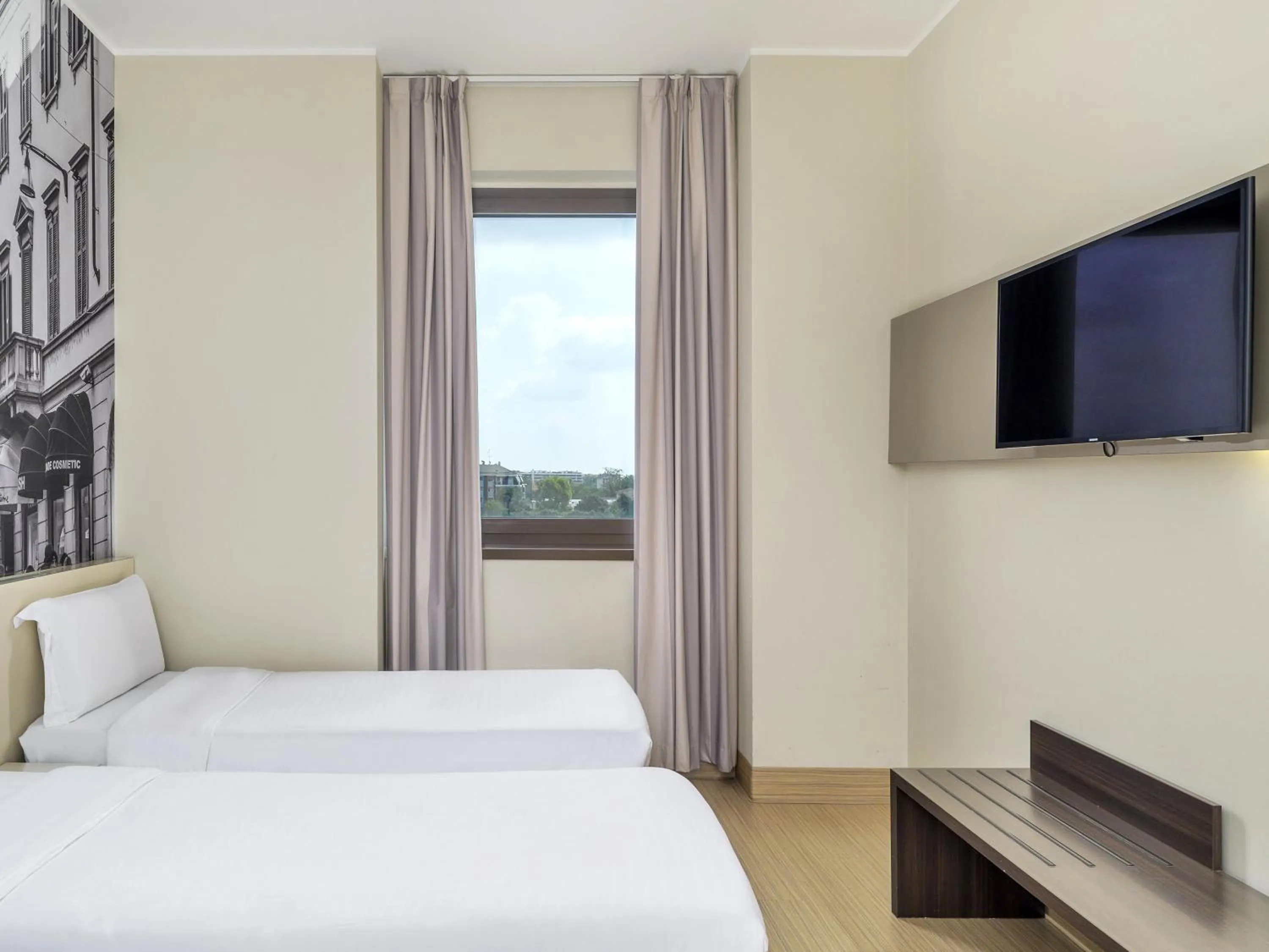 Photo of the whole room, Bed in B&B Hotel Milano-Monza