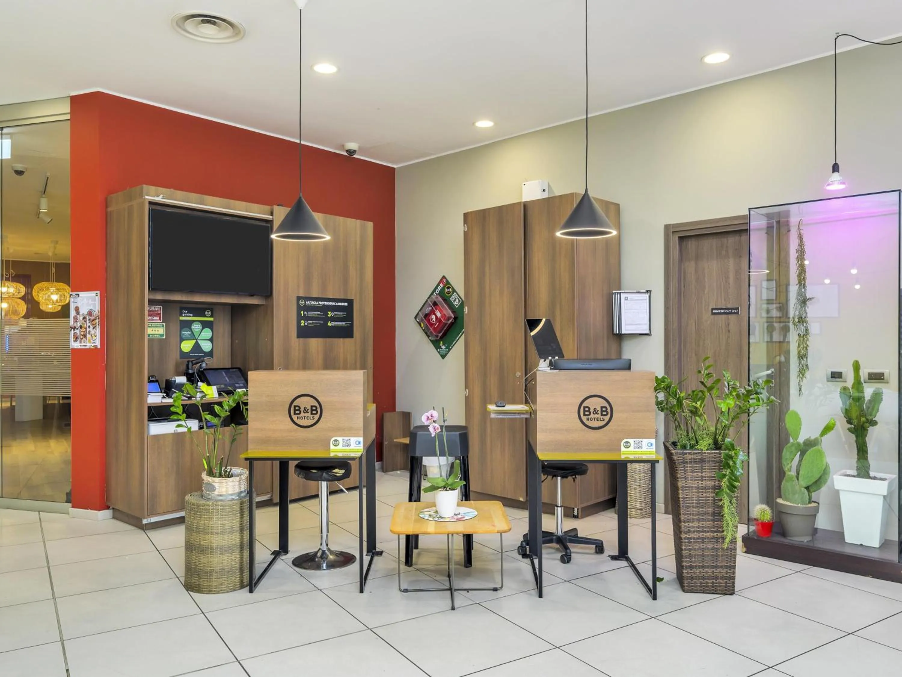 Lobby or reception in B&B Hotel Milano-Monza