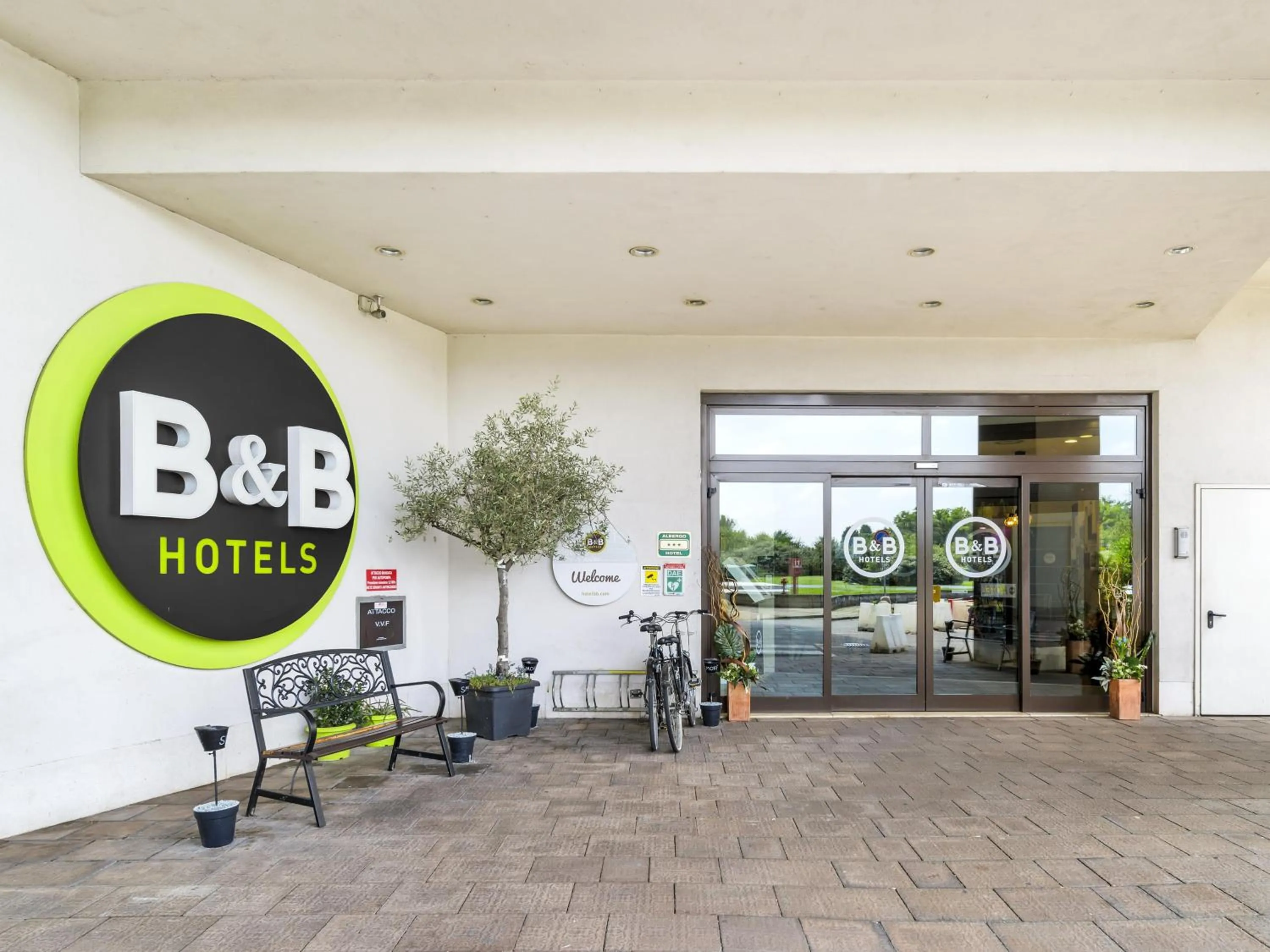 Property building in B&B Hotel Milano-Monza