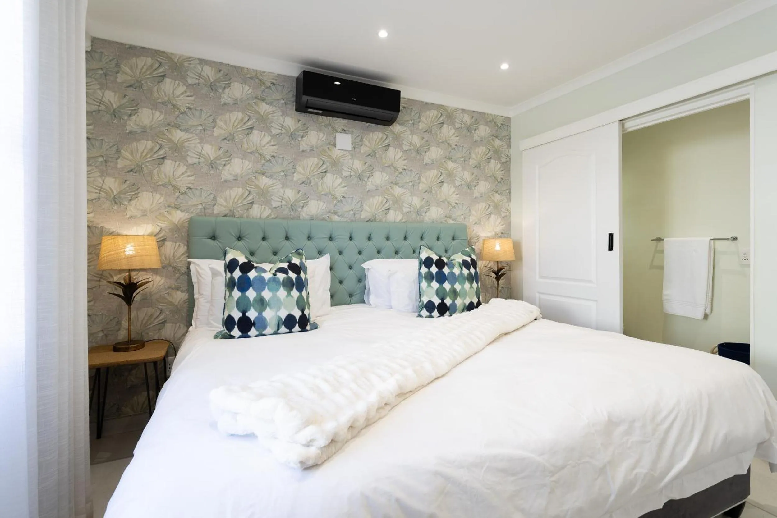 Bed in Kunjani Villas & Wines