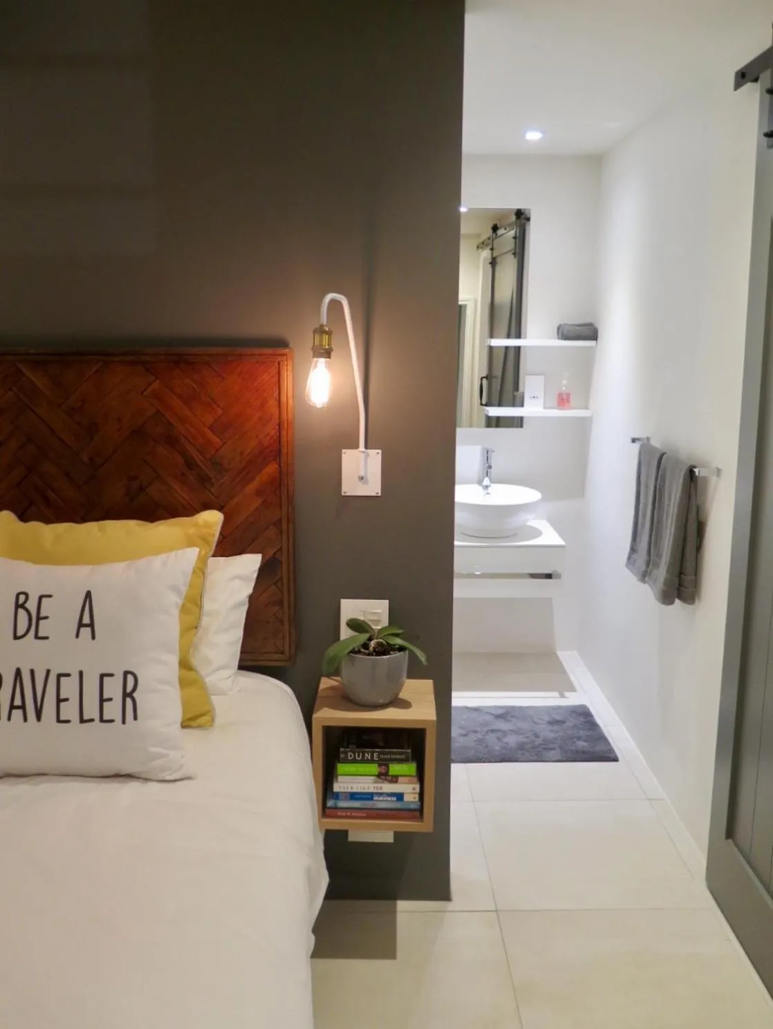 Shower, Bed in Cheviot Place Garden Apartment with Private Entrance