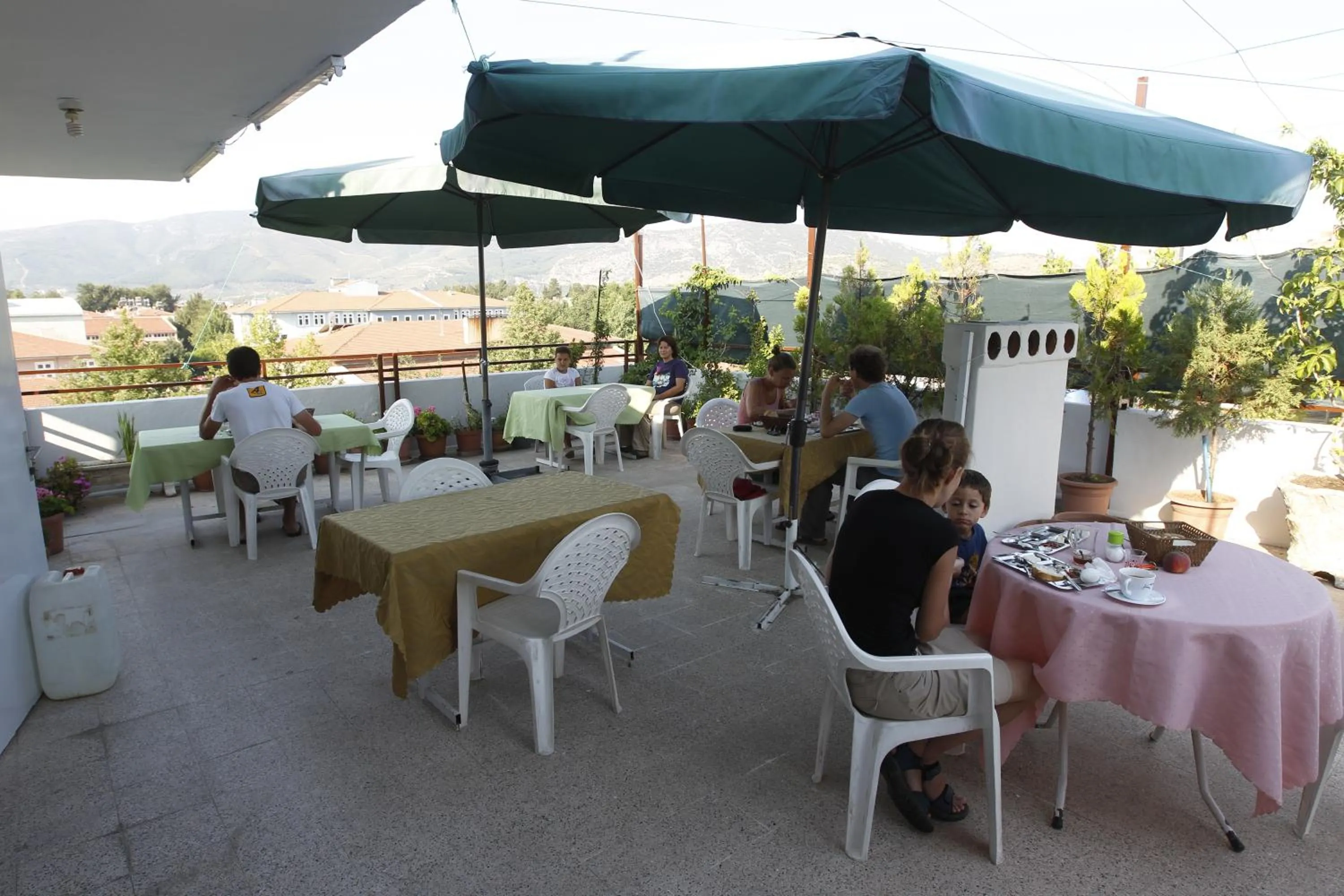 Restaurant/places to eat in Vardar Pension