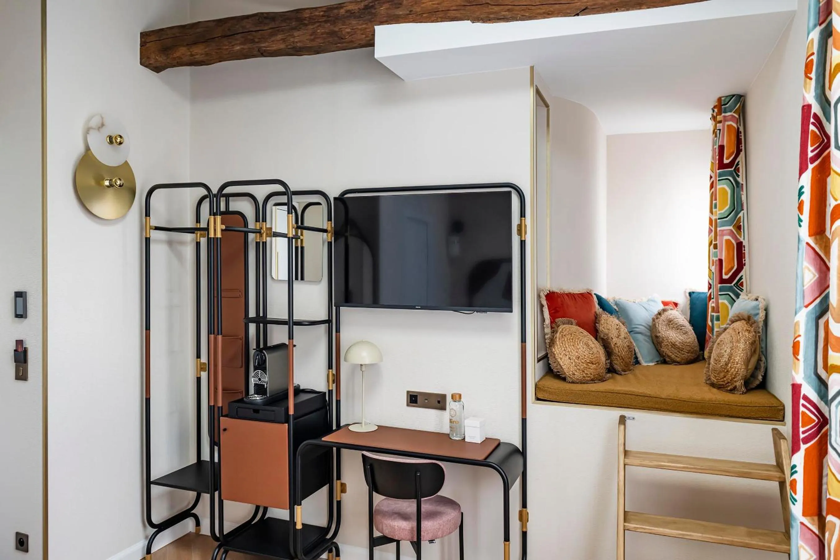 Photo of the whole room in Hôtel Hiro Paris