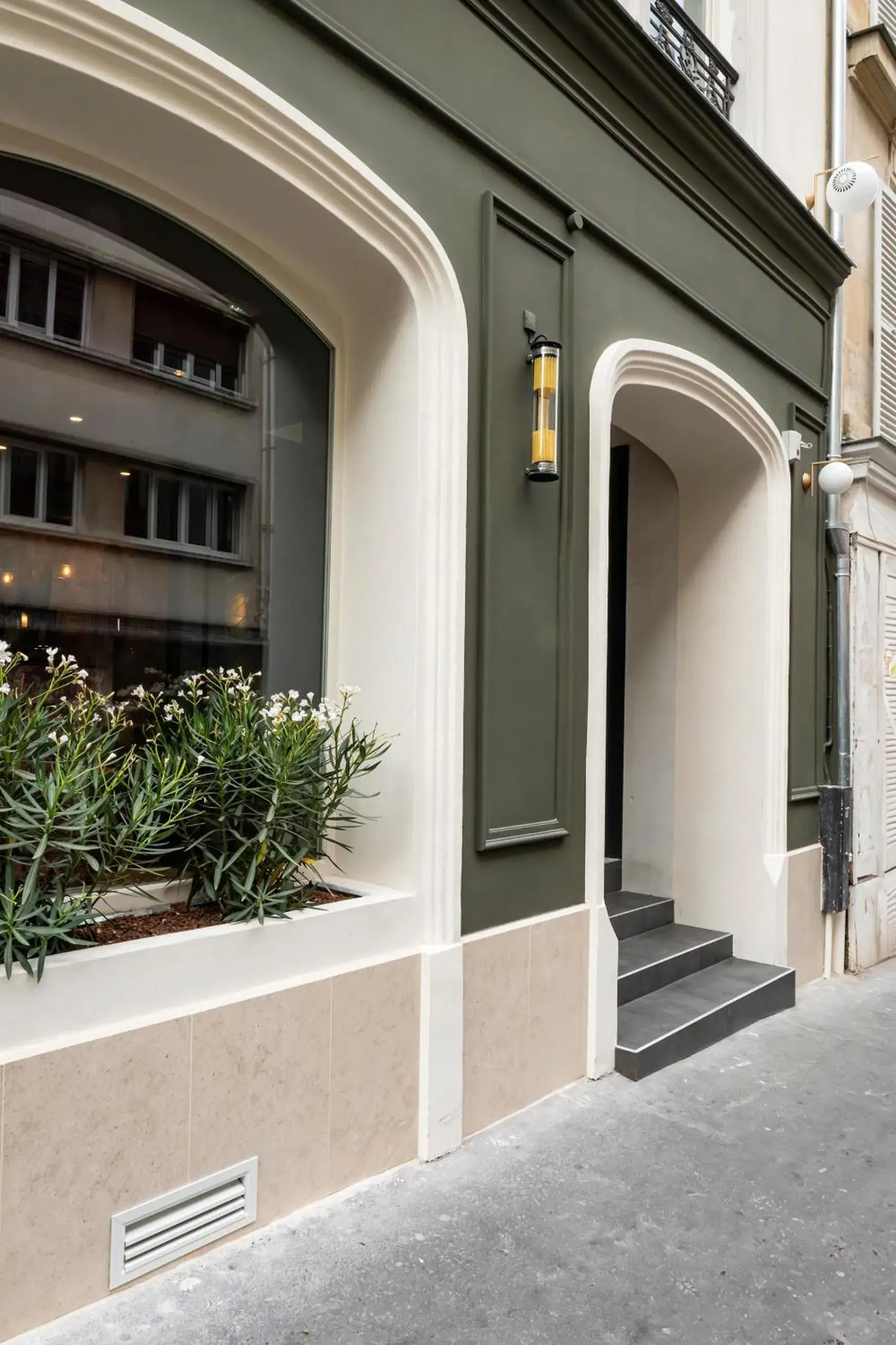 Property building in Hôtel Hiro Paris Property building in Hôtel Hiro Paris