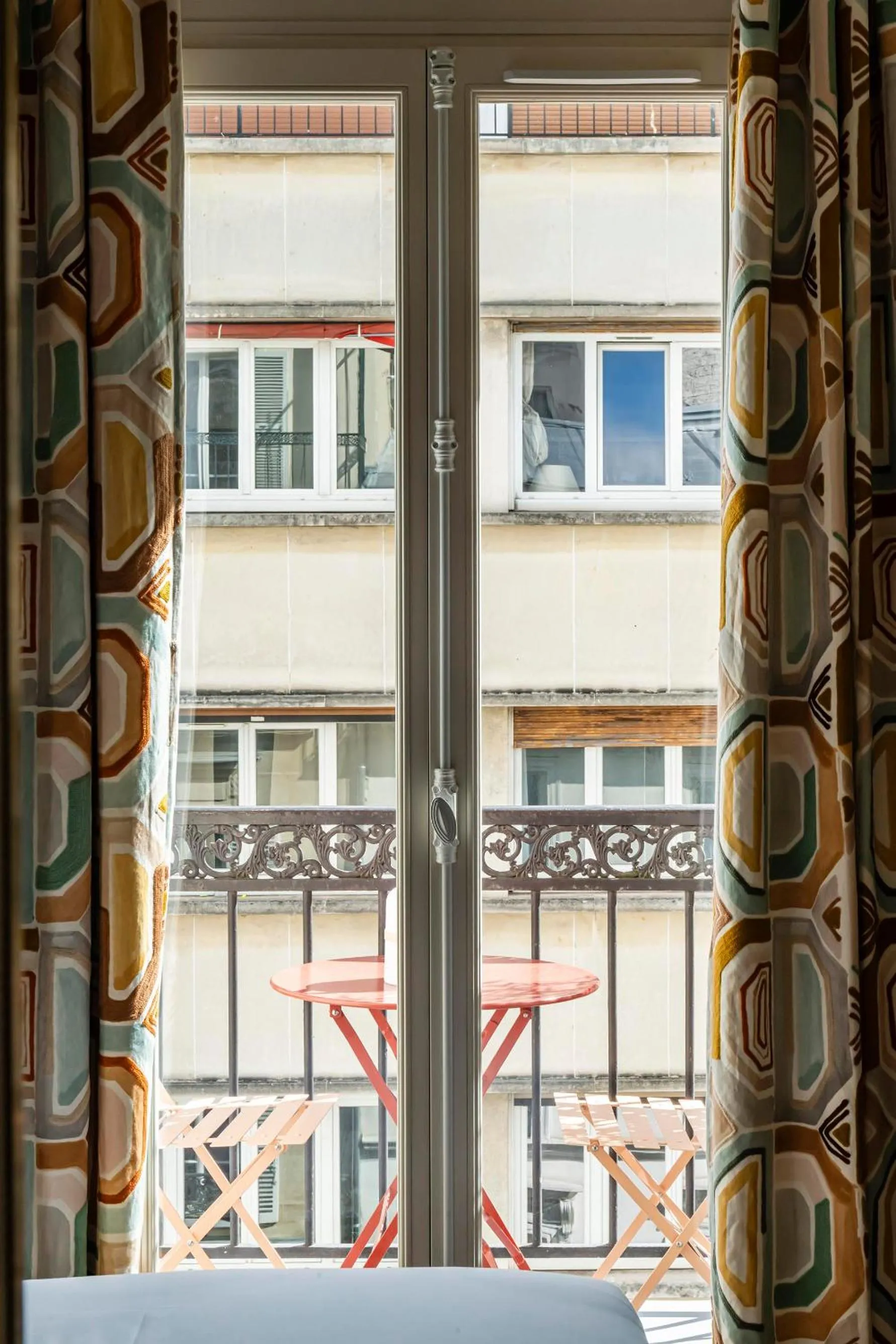 Day in Hôtel Hiro Paris