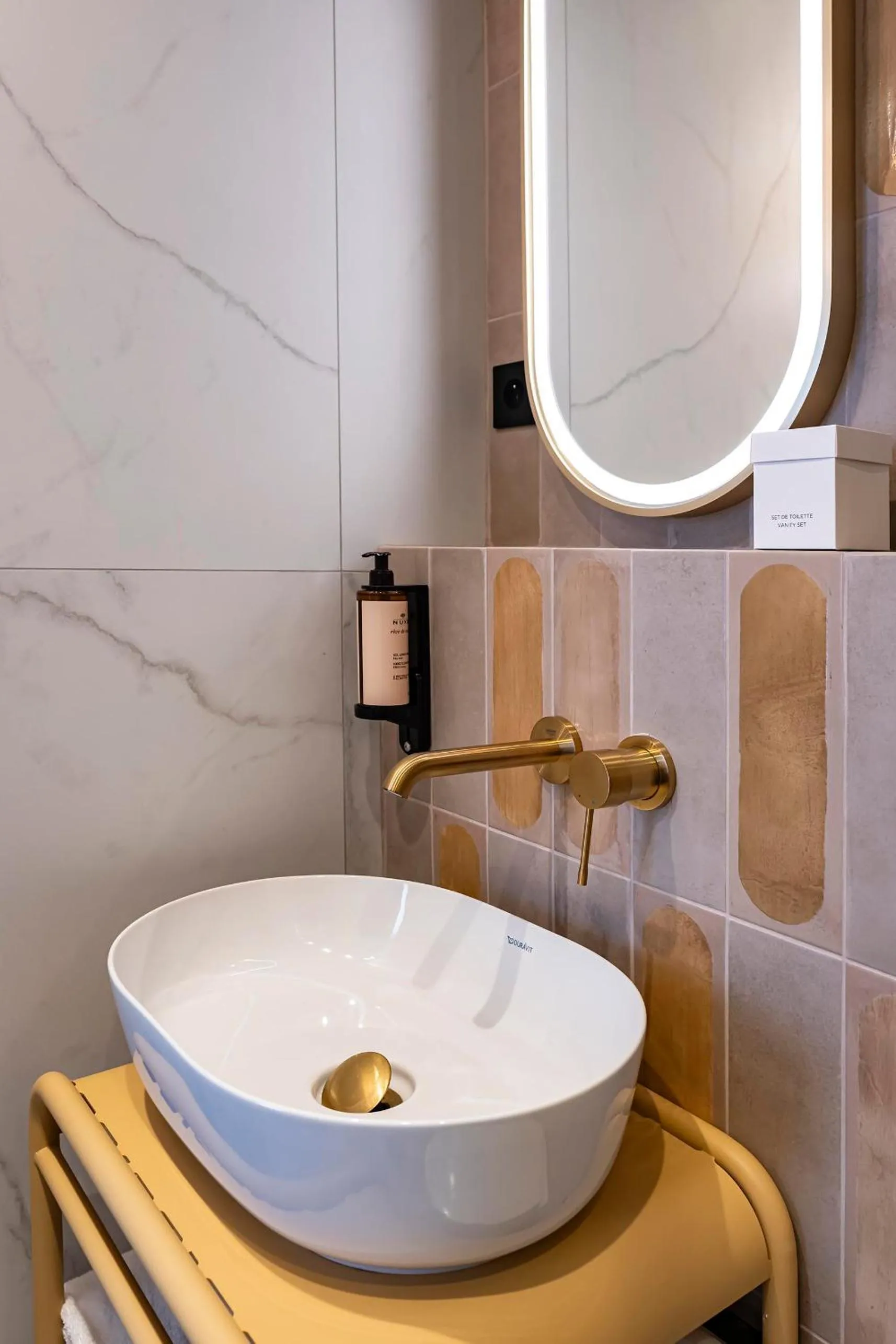 Bathroom in Hôtel Hiro Paris