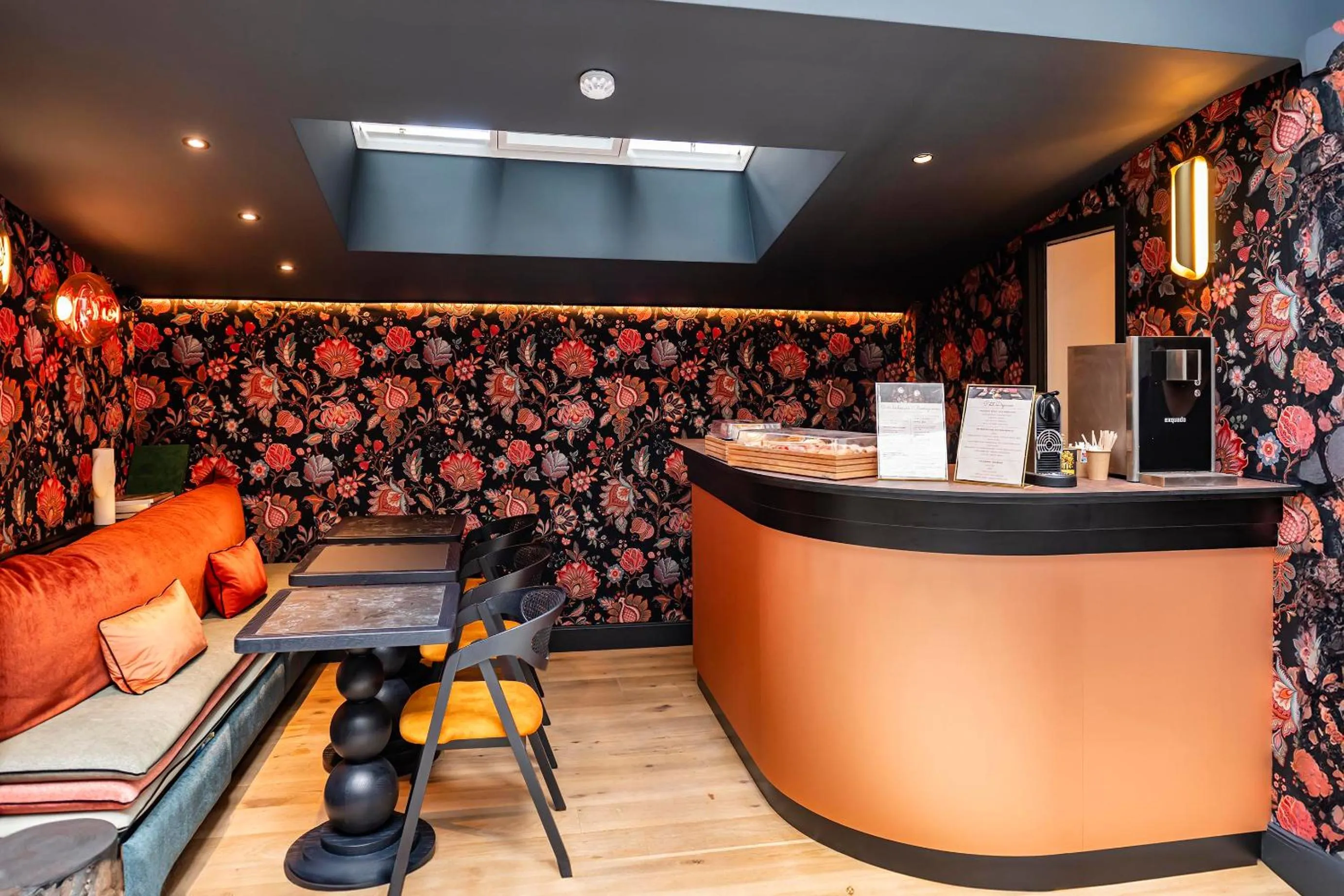 Lounge or bar in Hôtel Hiro Paris