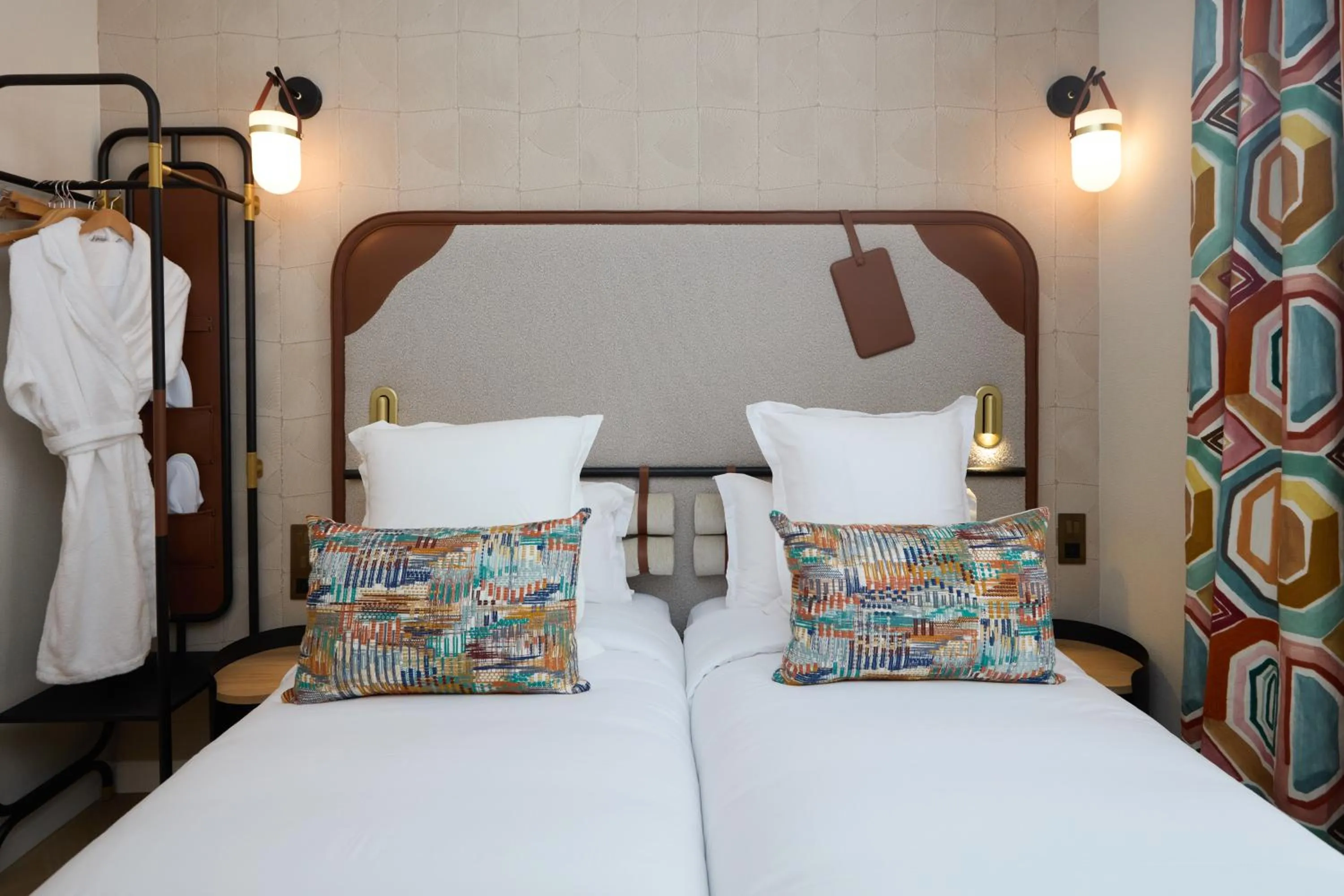 Bed in Hôtel Hiro Paris